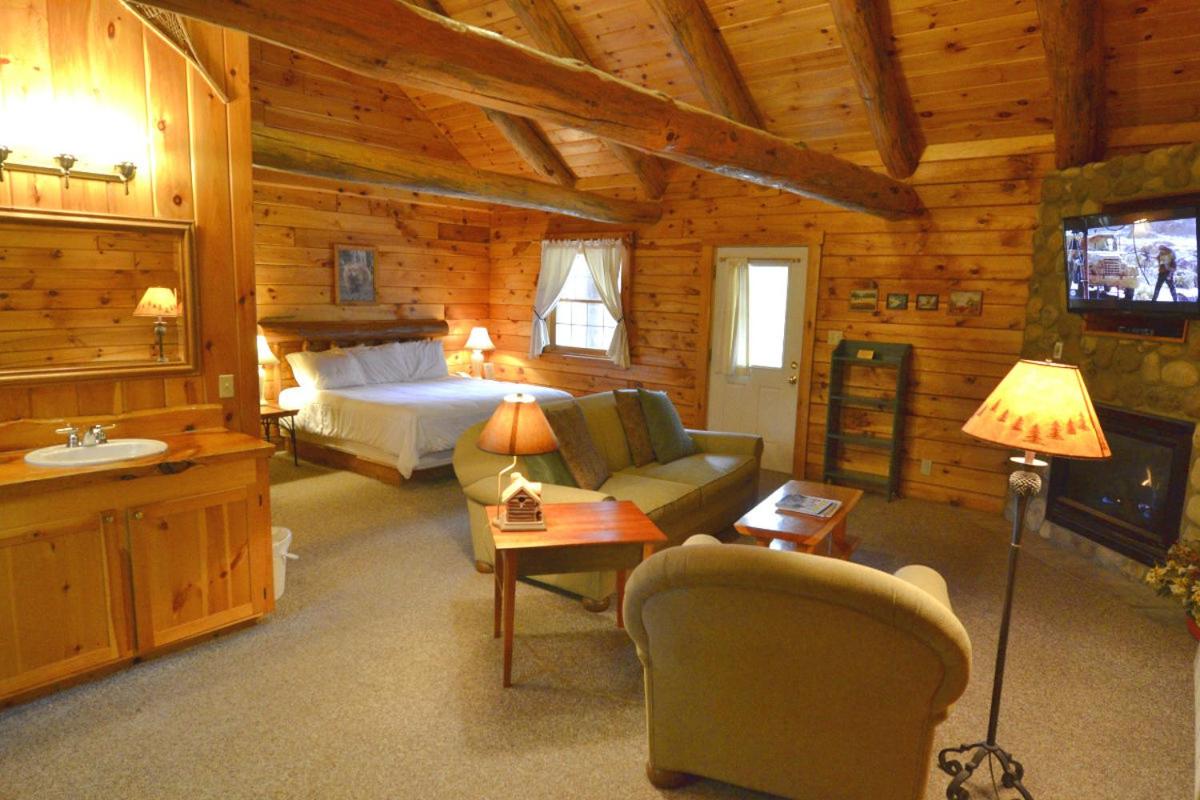 Jacuzzi Log Cabin - Adults Only - Photo 3