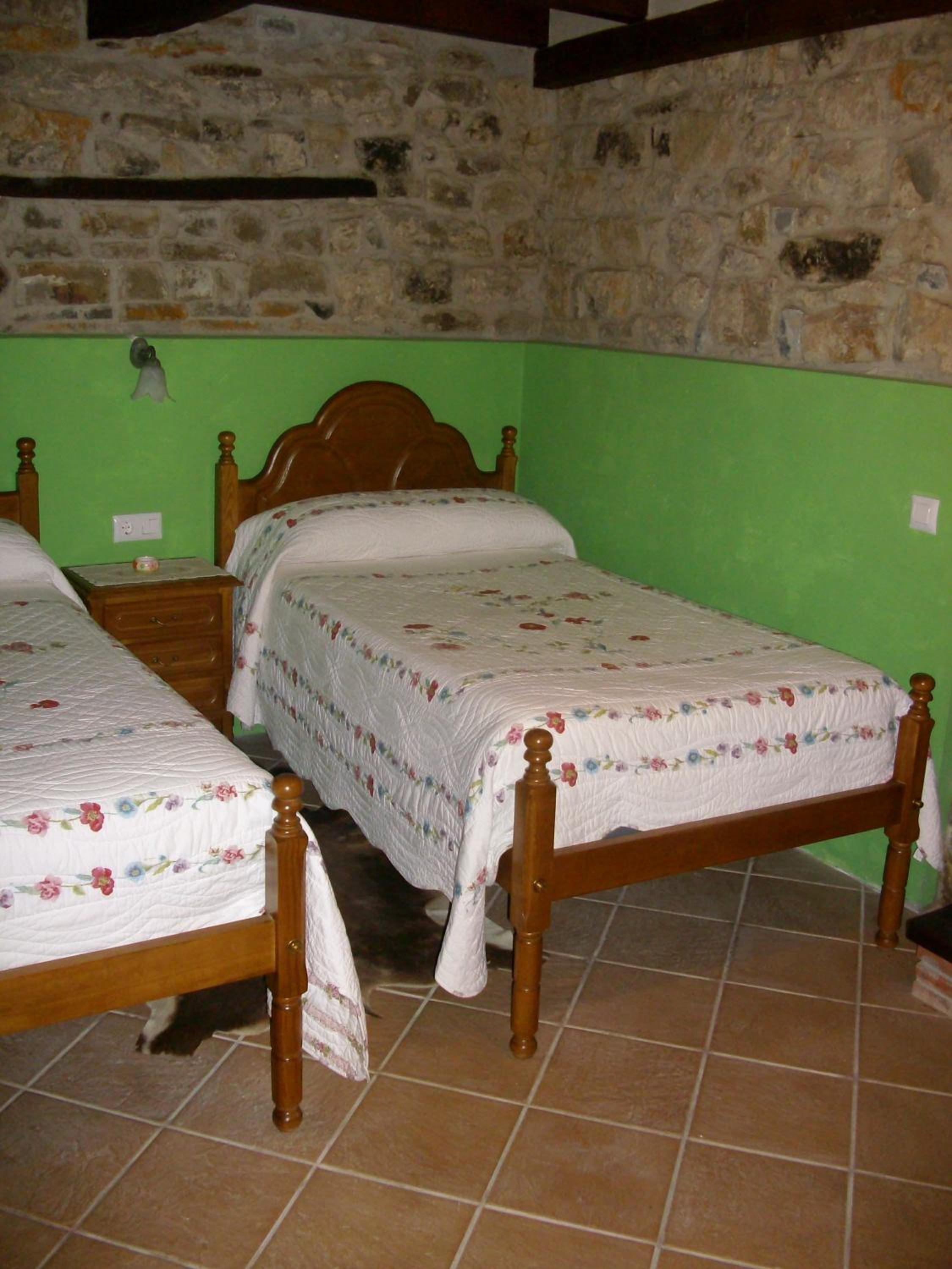 Two Connecting Rooms (4 Adults) photo 3