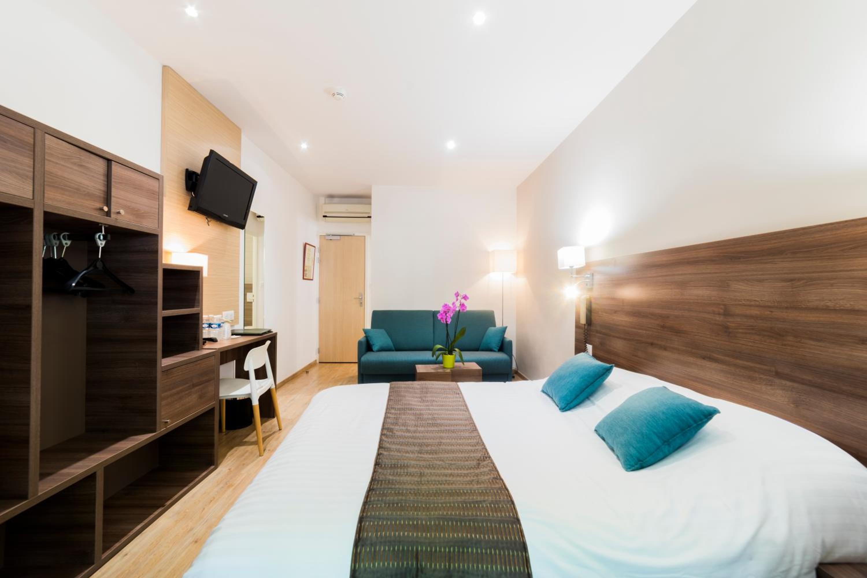 Premium Quadruple Room - Photo 4