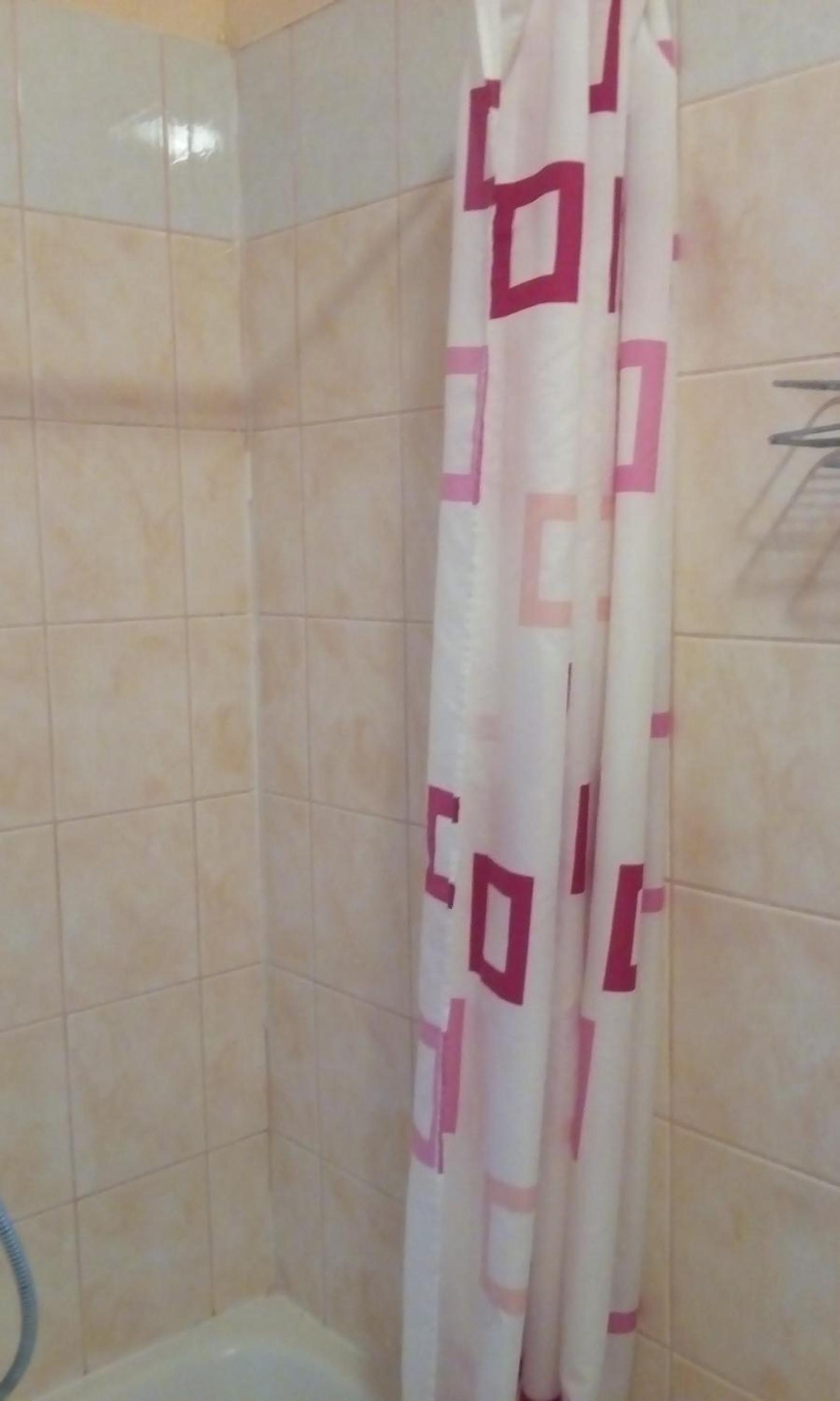 Quadruple Room with Bathroom - Photo 8