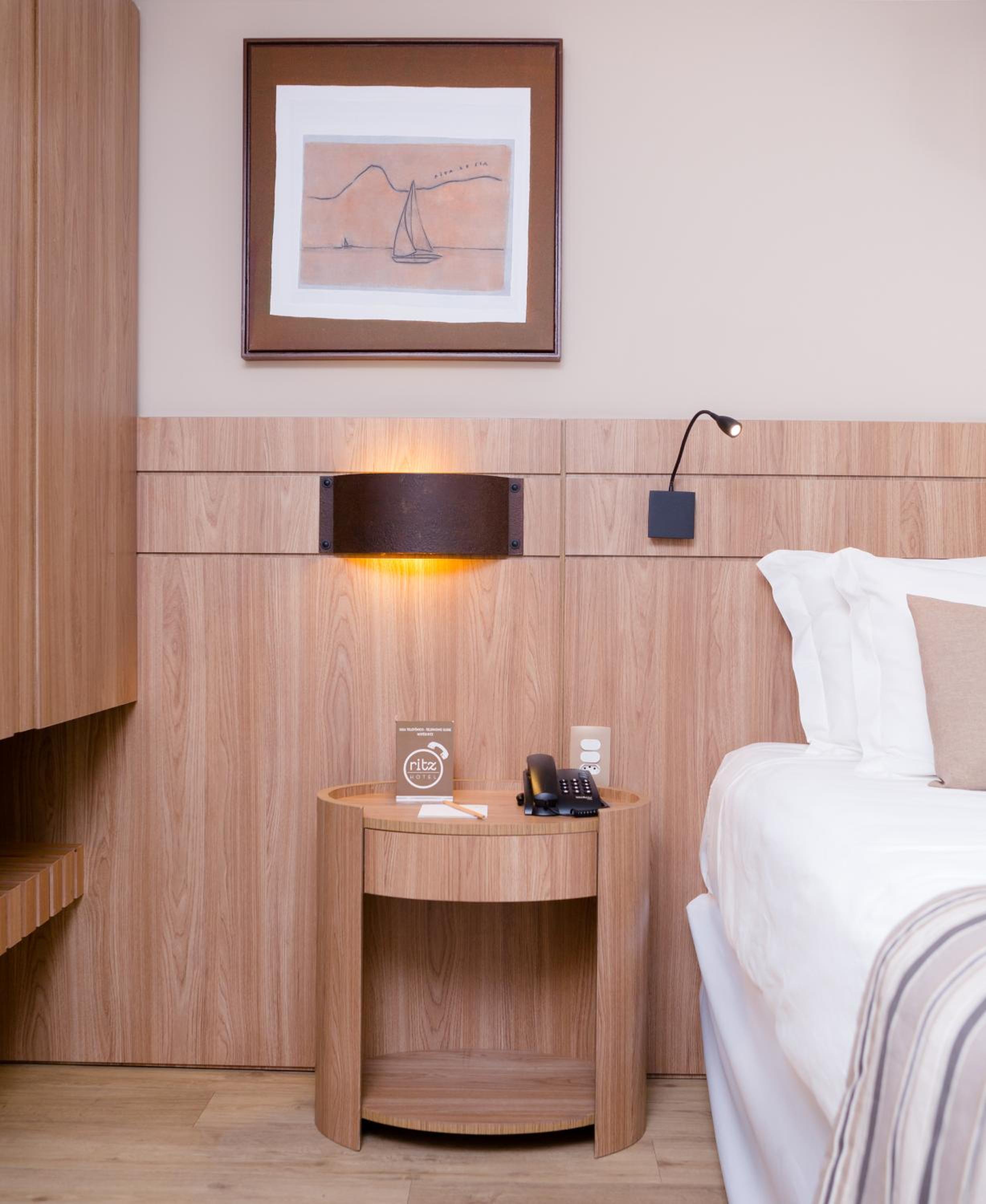 Executive Double Room with Balcony thumbnail 5