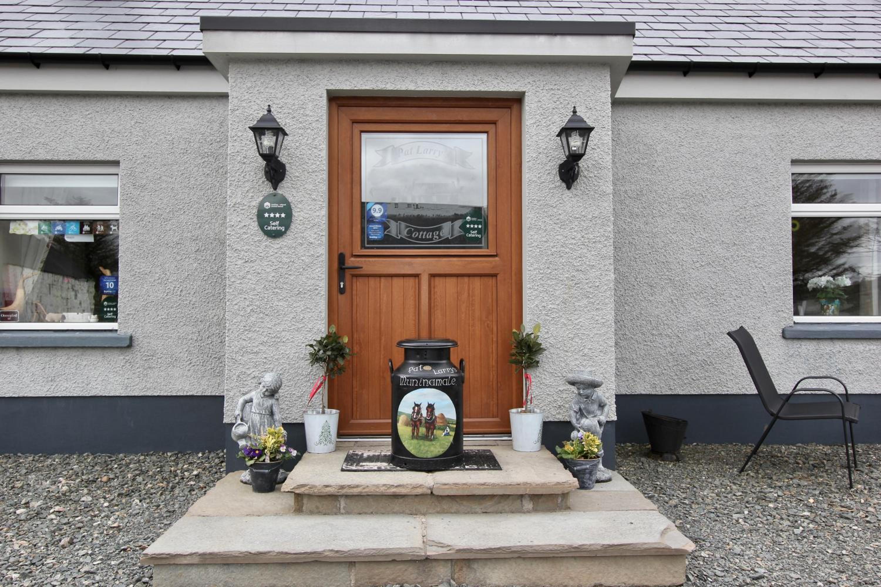 Two-Bedroom House - Photo 25
