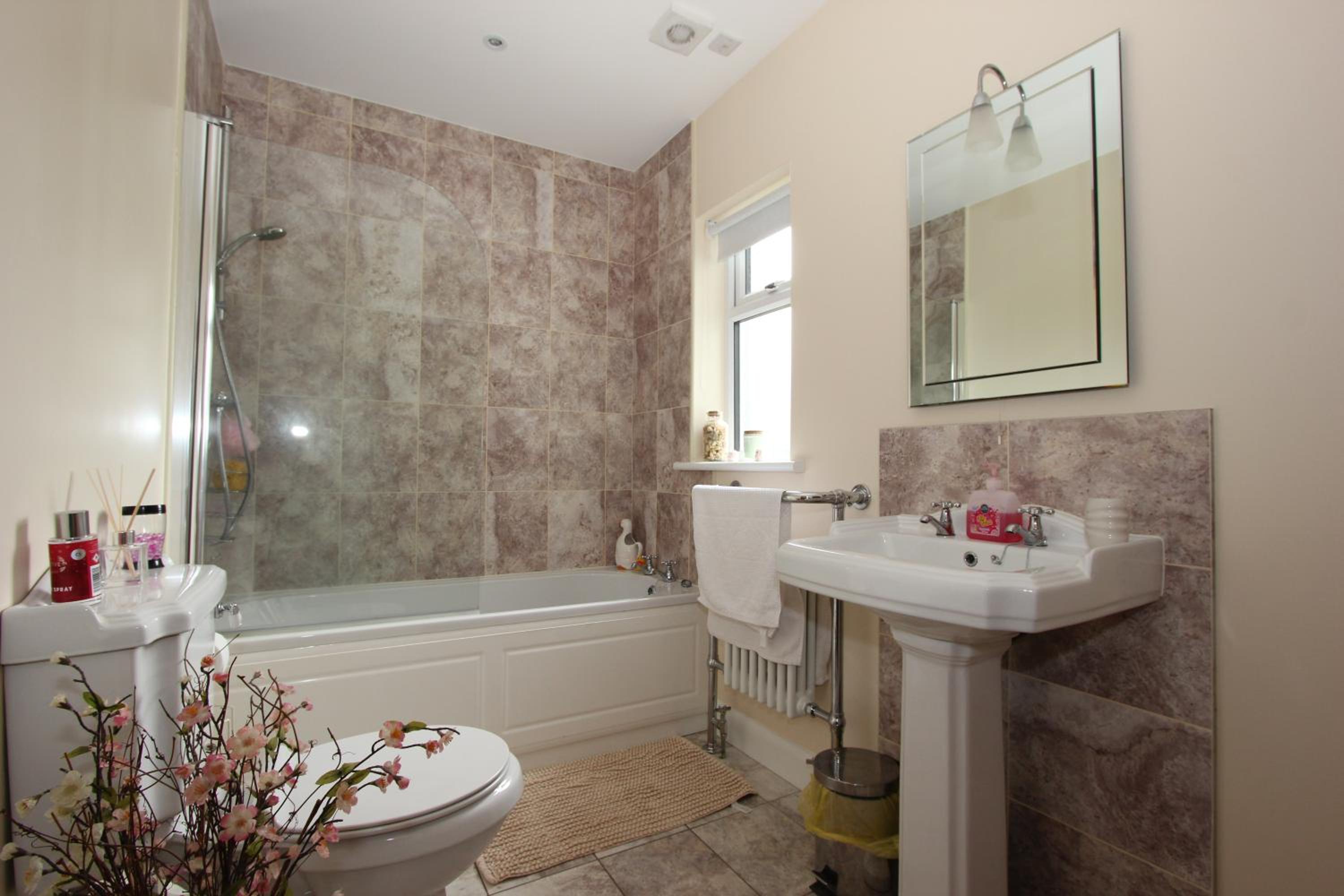 Two-Bedroom House - Photo 29