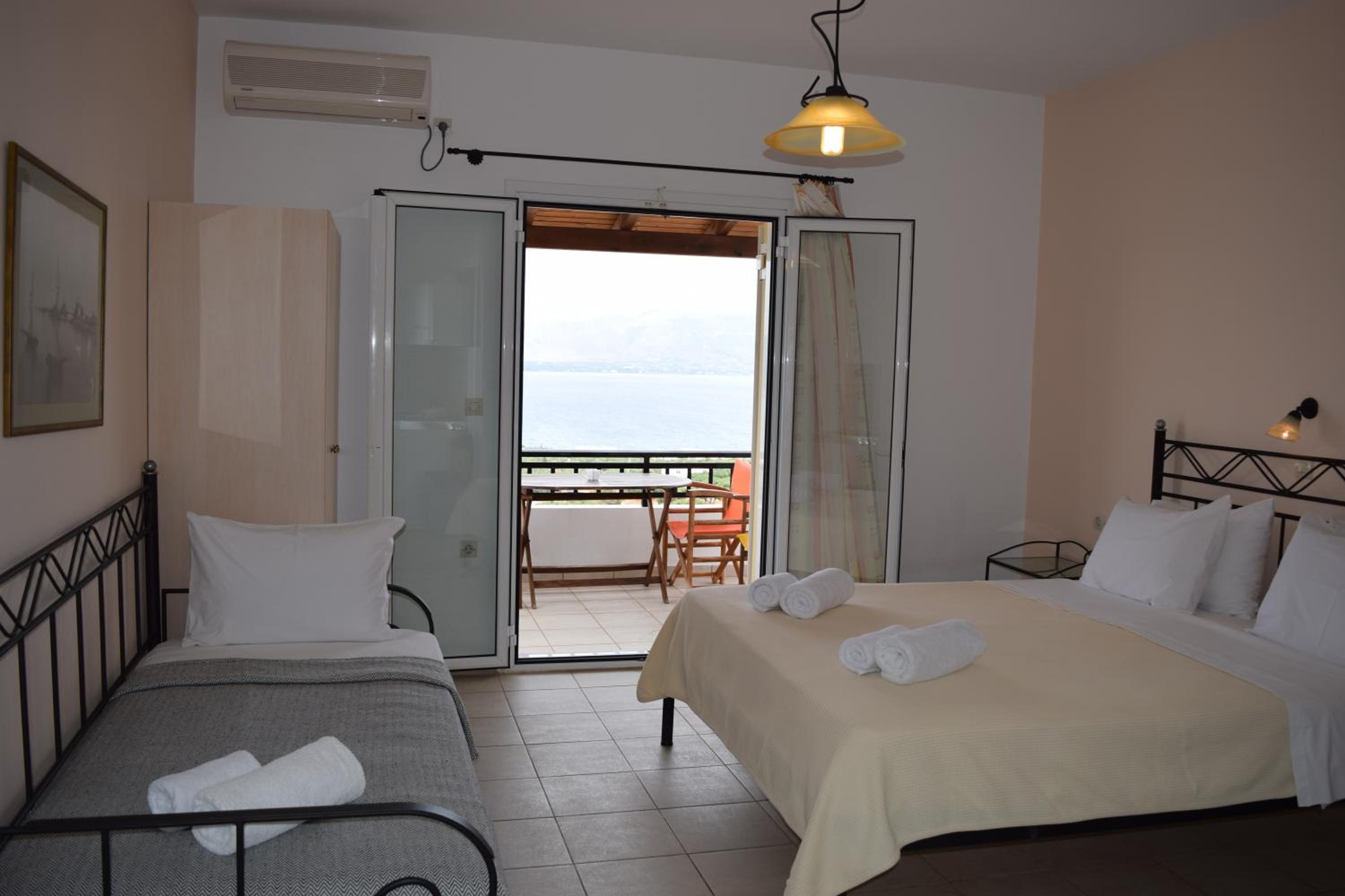 Double Room with Balcony and Sea View photo 3