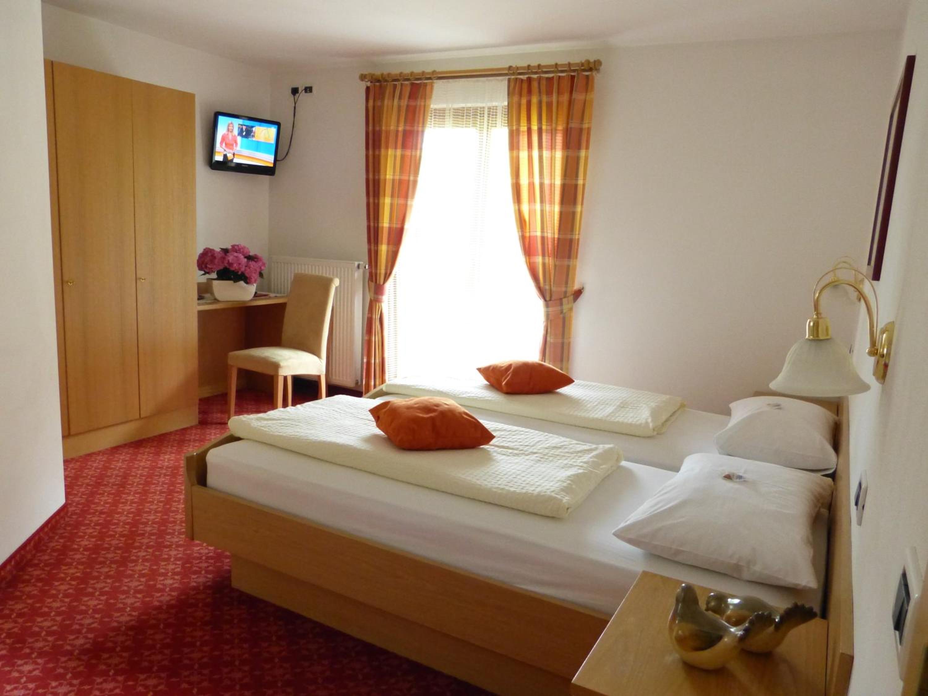Double or Twin Room photo 3