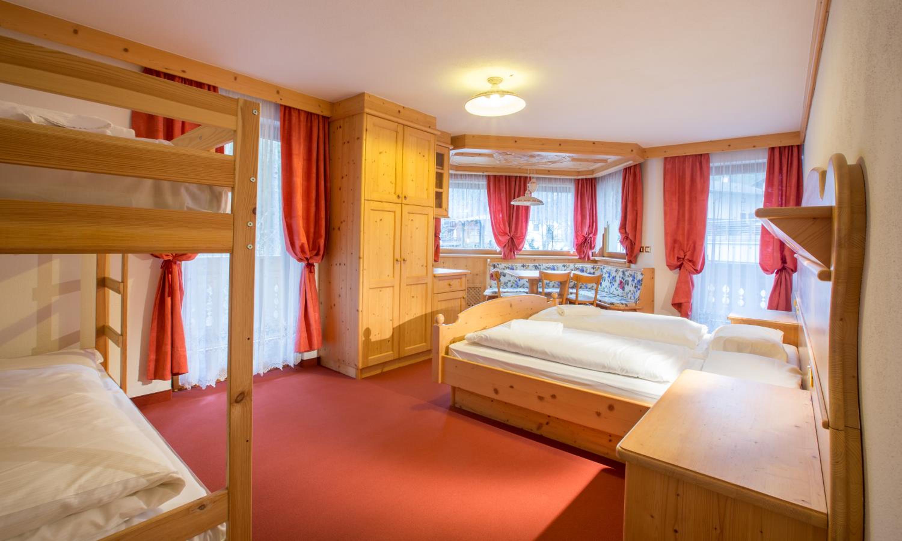 Superior Quadruple Room photo 1
