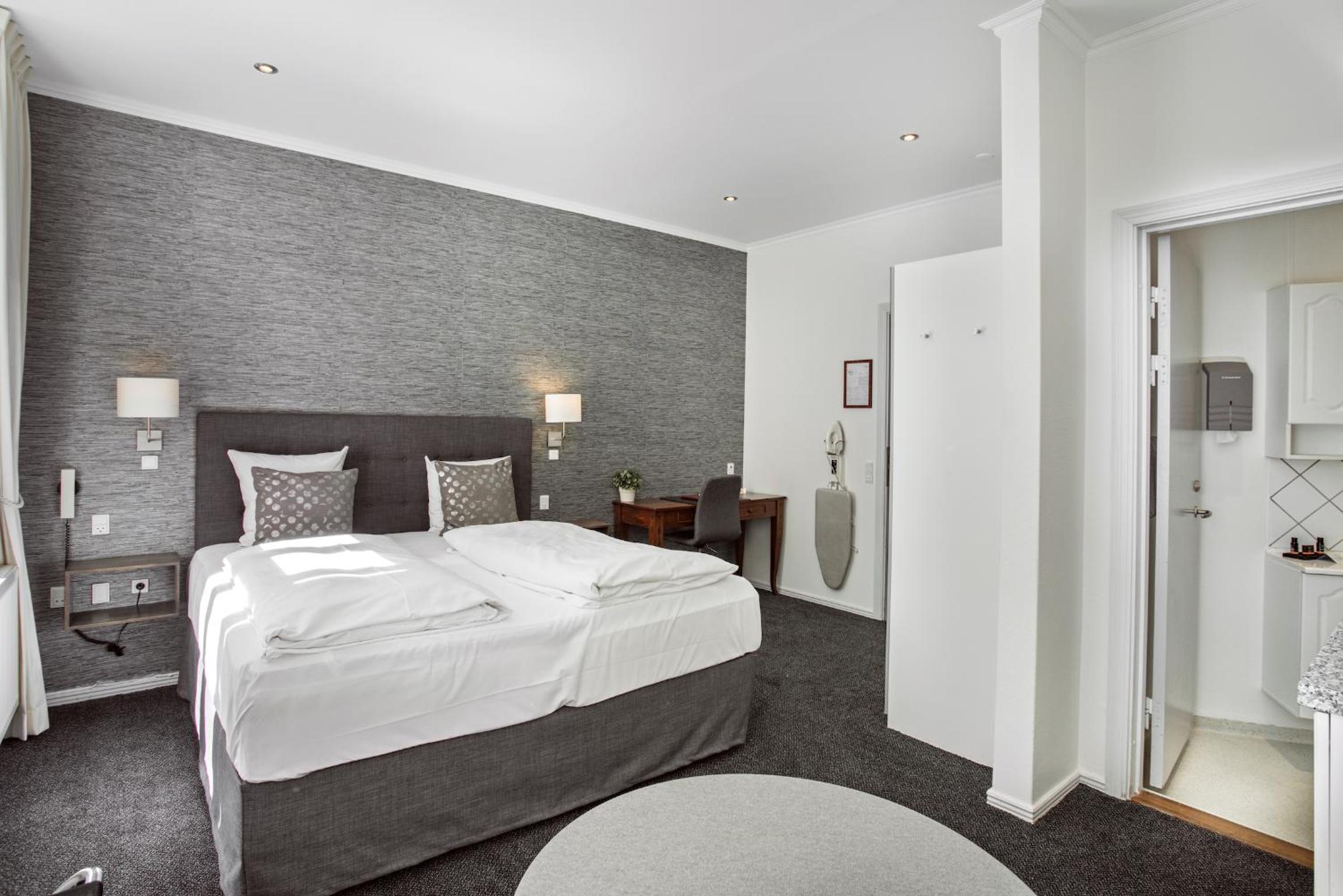 Comfort Double or Twin Room thumbnail 5