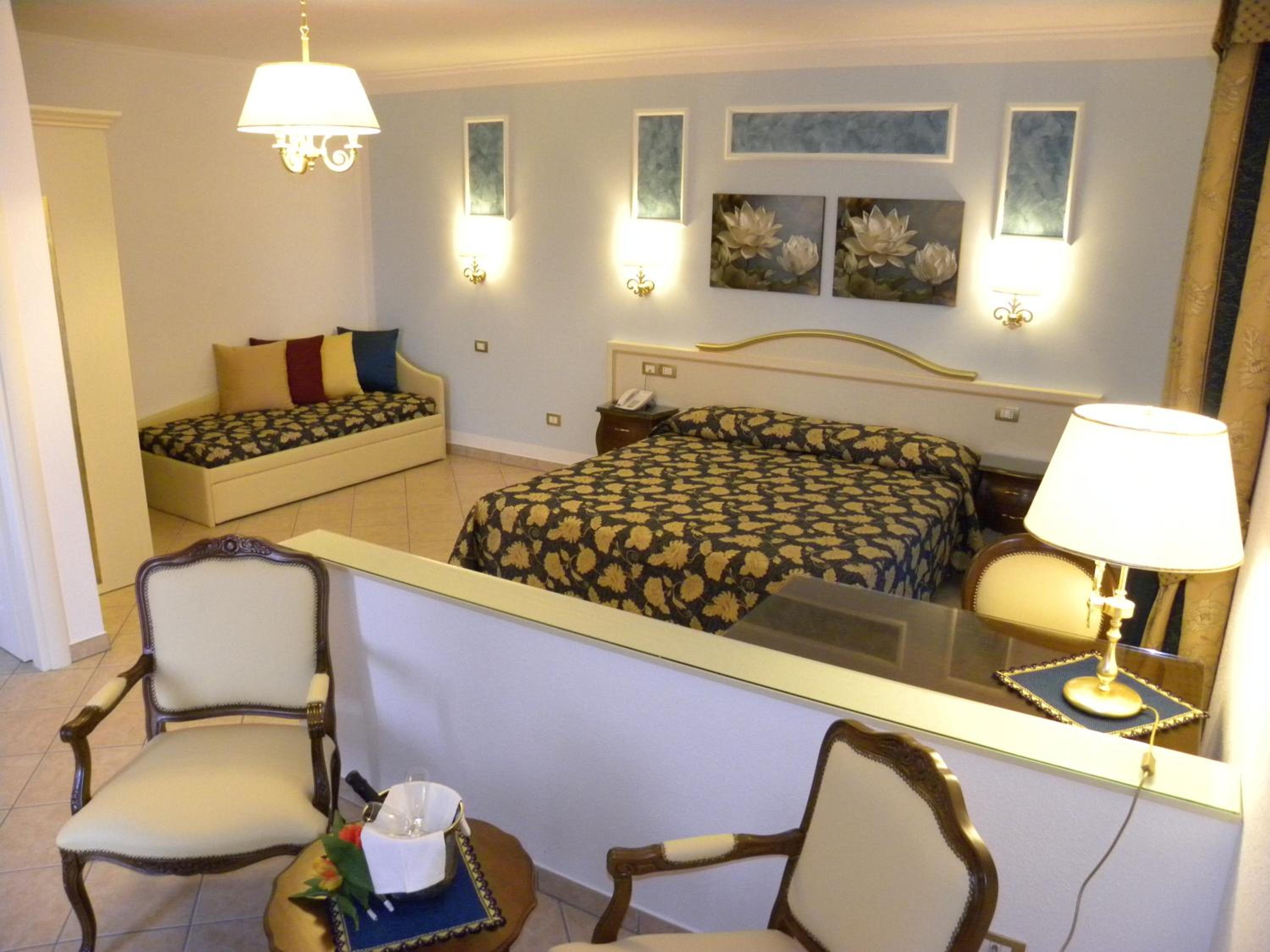 Suite with Terrace - Photo 7