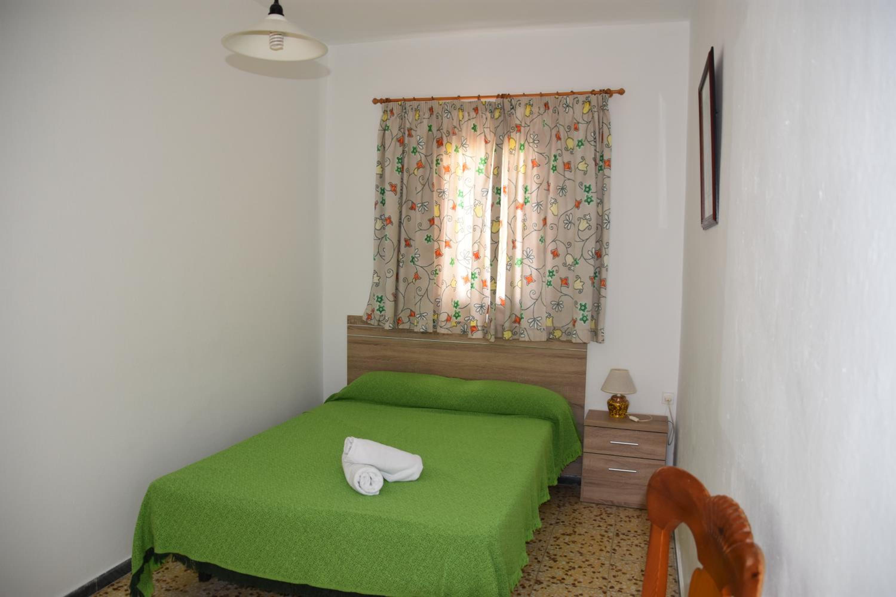 Habitación Doble Económica con Baño Compartido