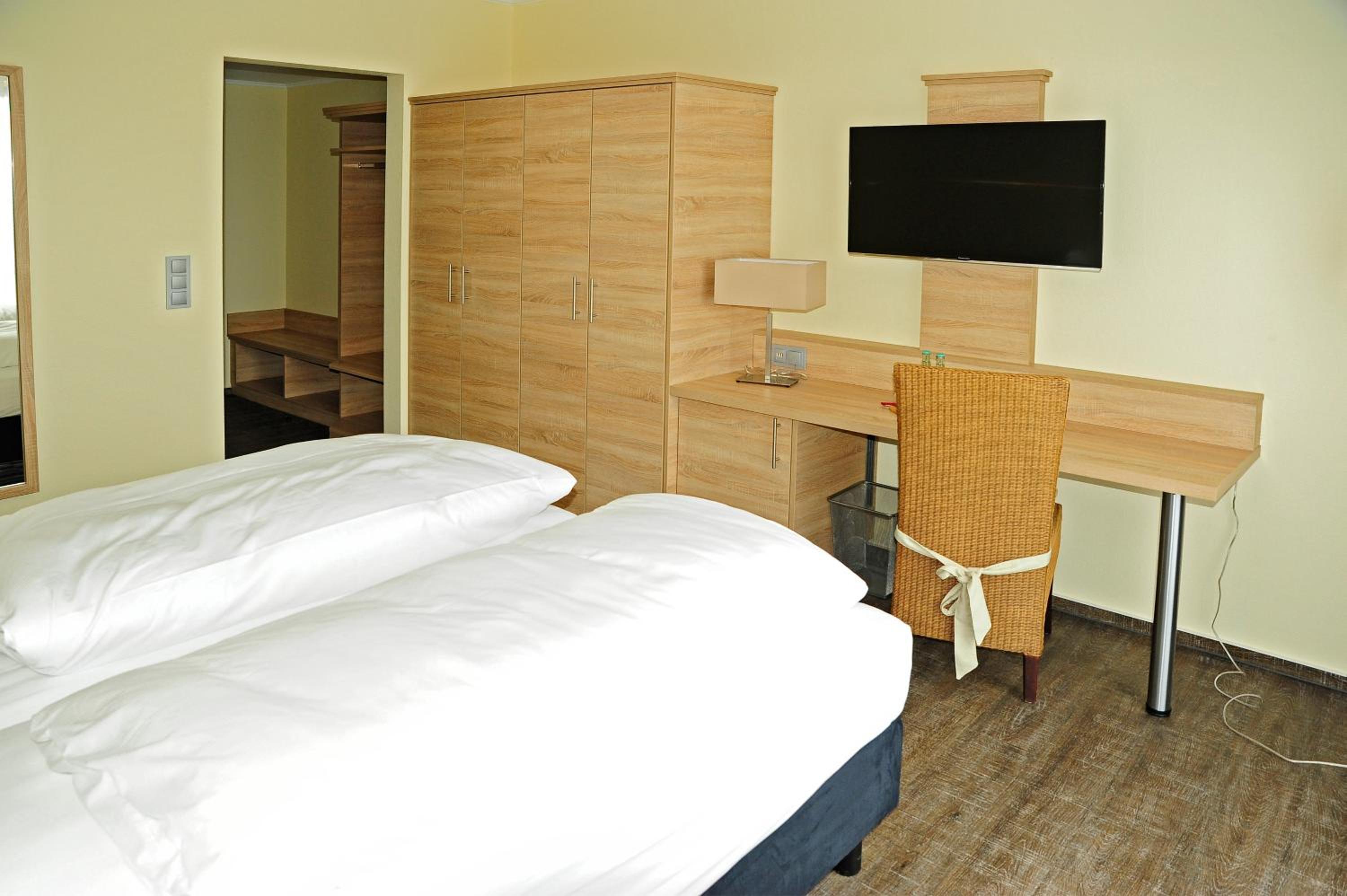 Comfort Double Room with Balcony - Photo 2