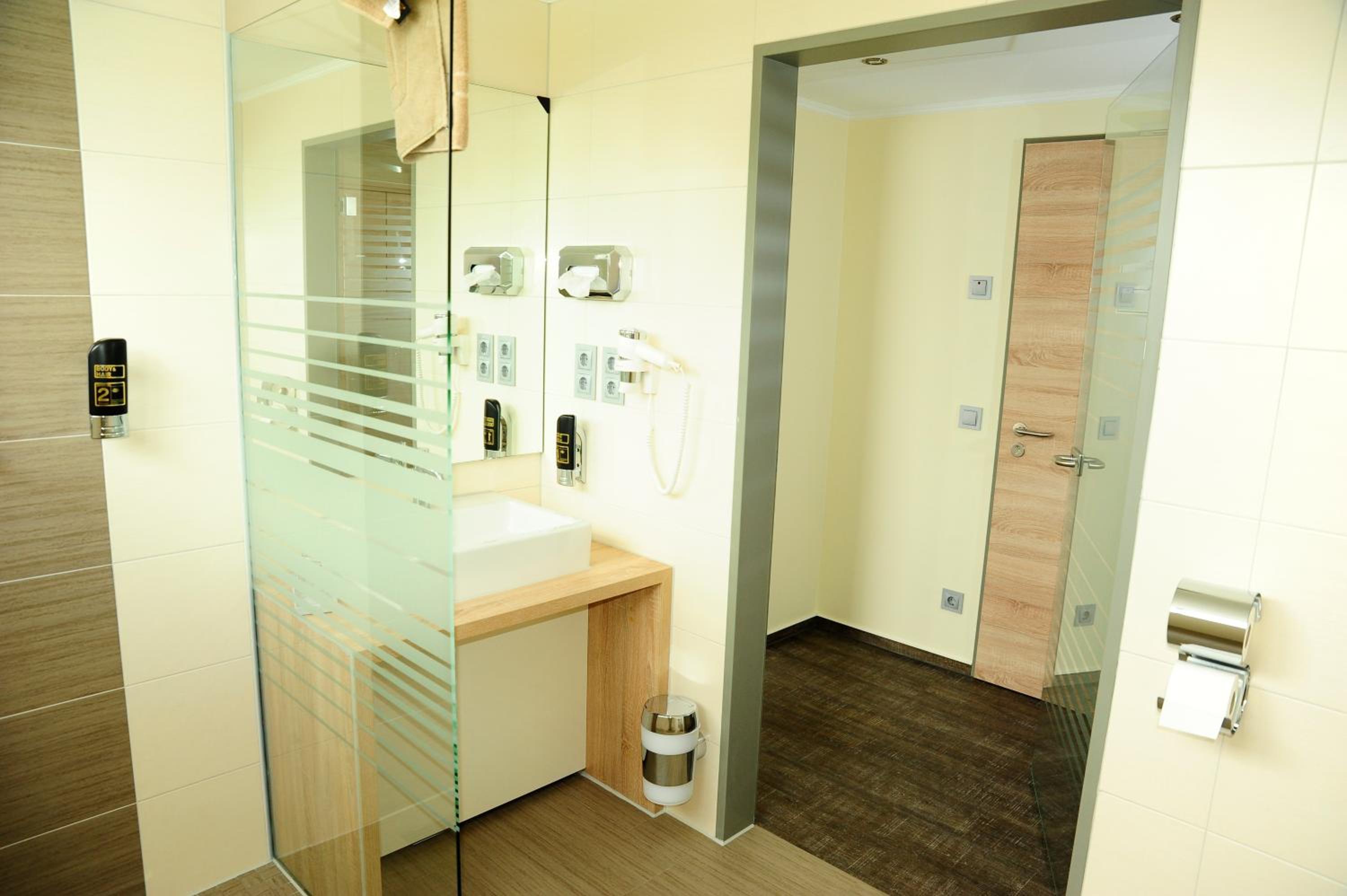 Comfort Double Room with Balcony - Photo 3