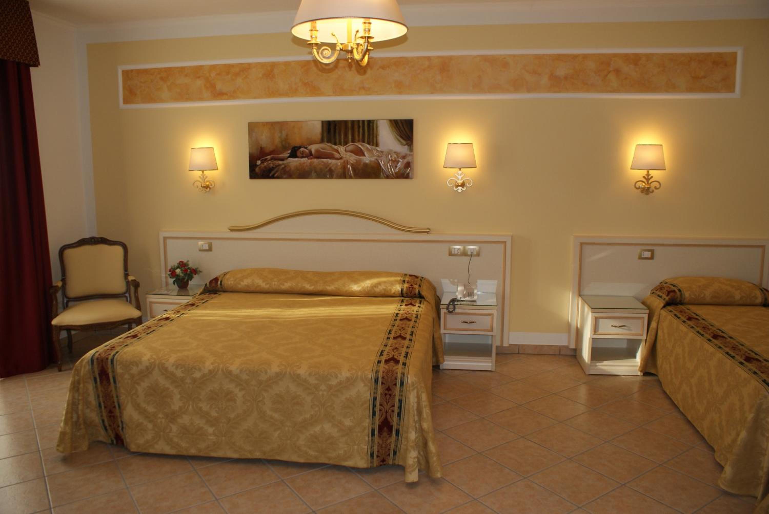 Suite with Terrace (3 Adults) - Photo 7