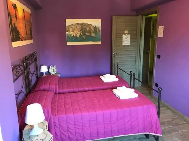 Quadruple Room with Private Bathroom - Photo 3