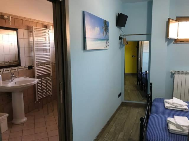 Double or Twin Room with Private Bathroom photo 3