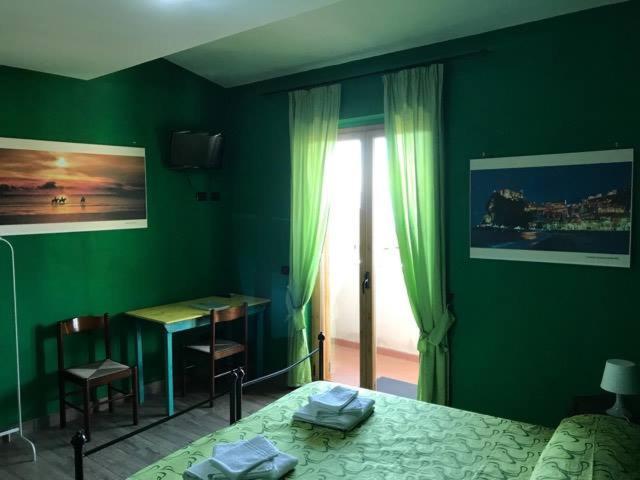 Double or Twin Room with Private Bathroom photo 3