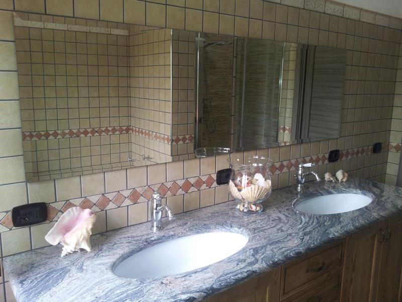 Quadruple Room with Private Bathroom - Photo 13