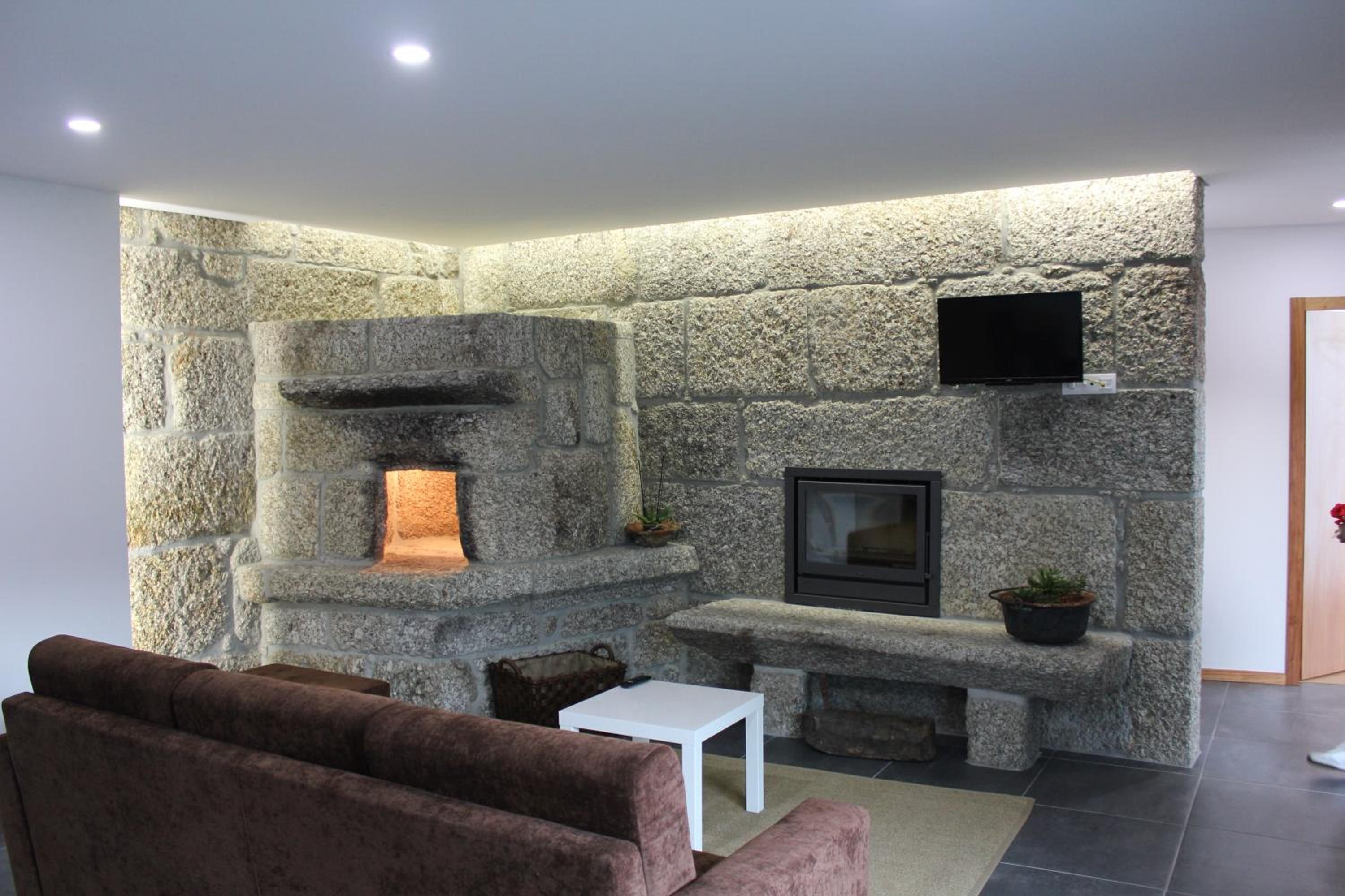 Two-Bedroom Apartment - Photo 7
