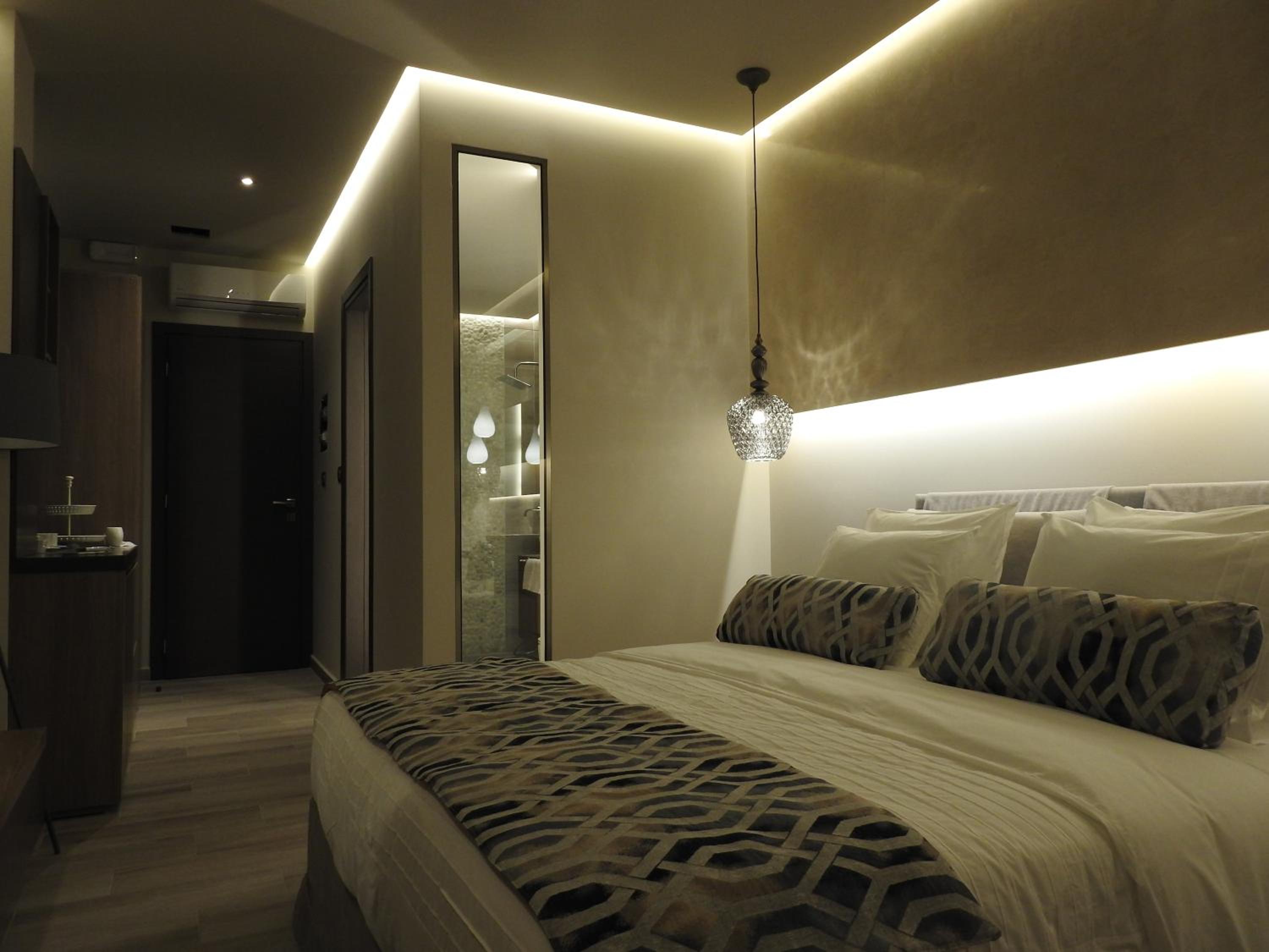 Deluxe Room (2 Adults + 1 Child) photo 1