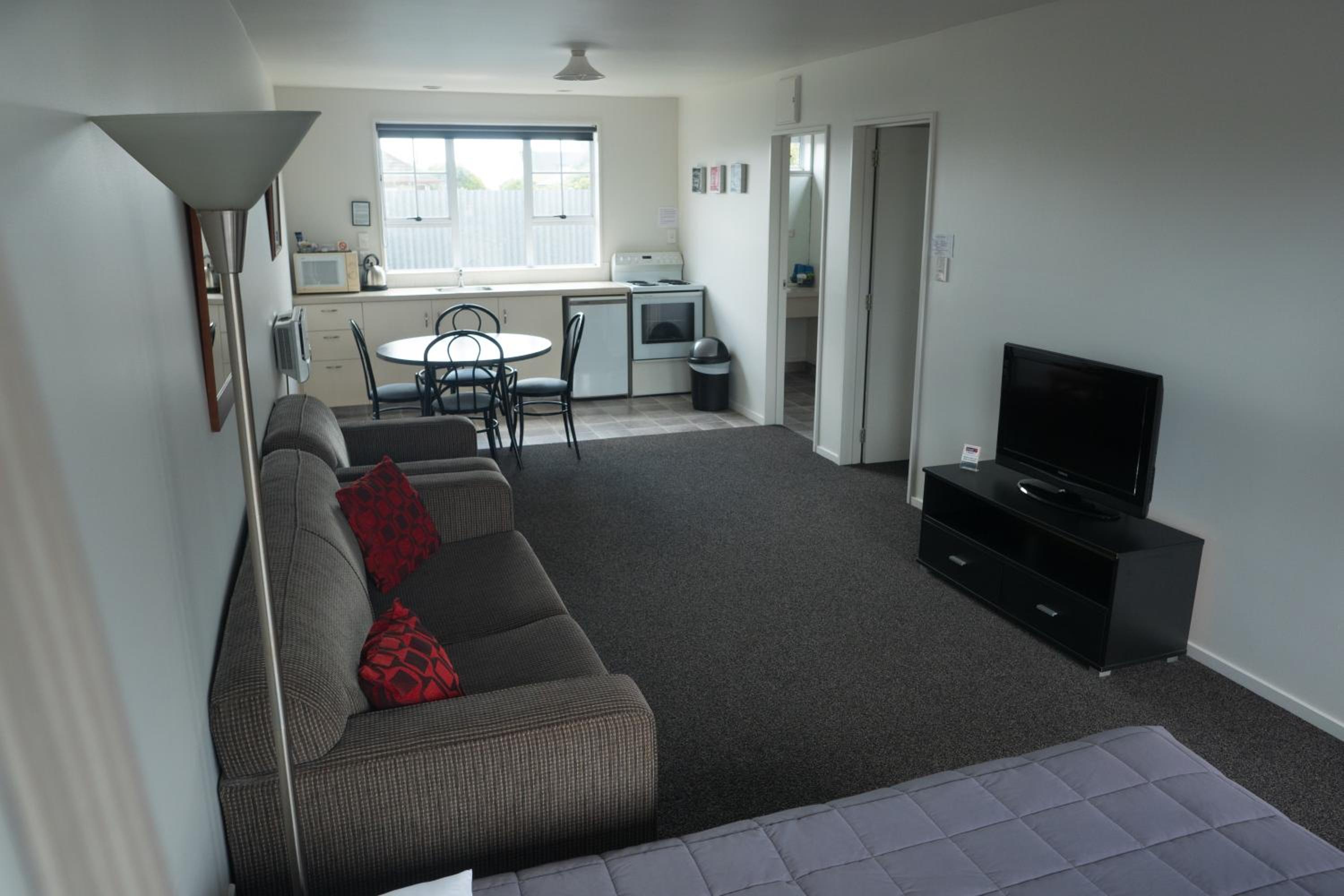 One-Bedroom Apartment photo 2
