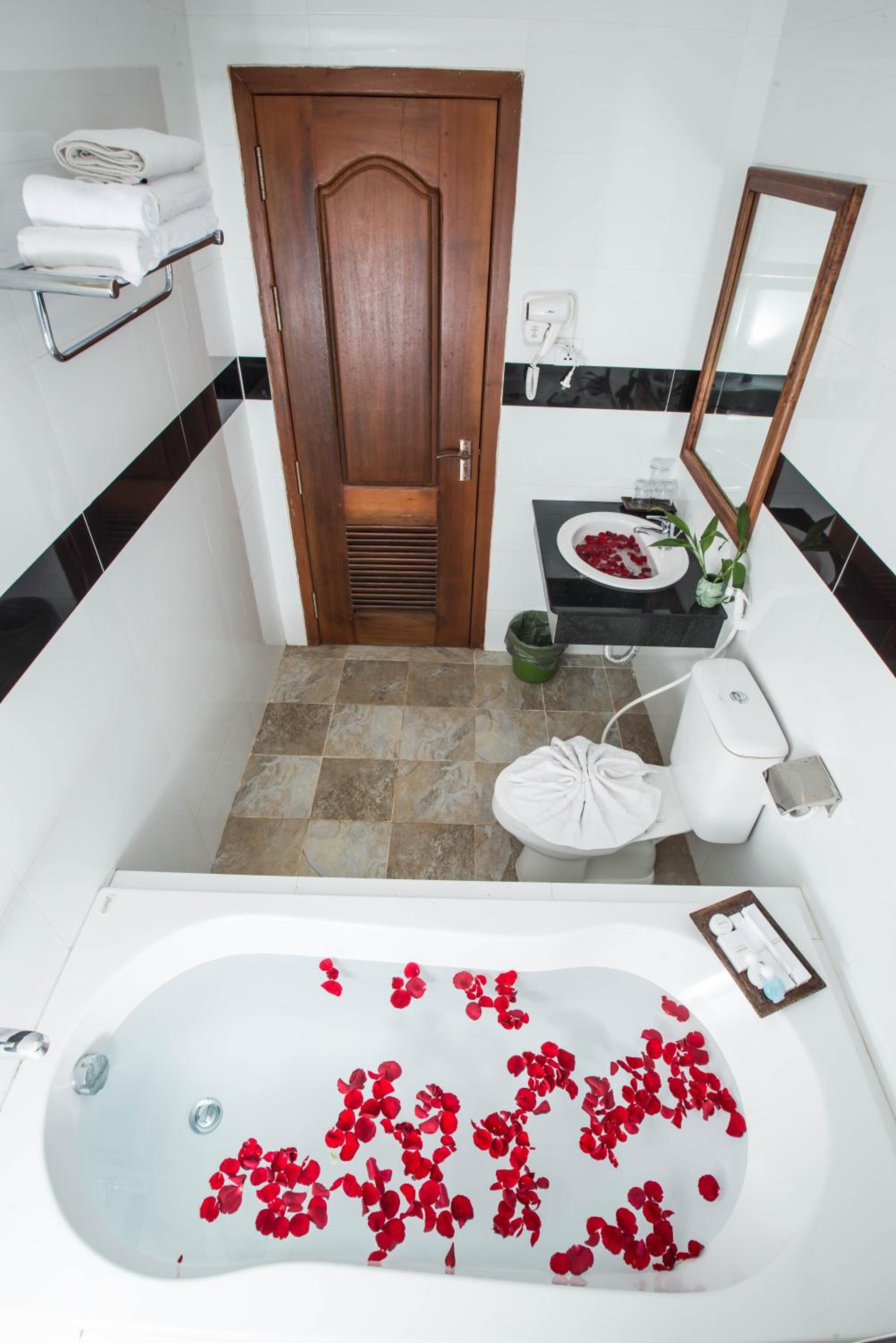 Deluxe Double Room with City View photo 2