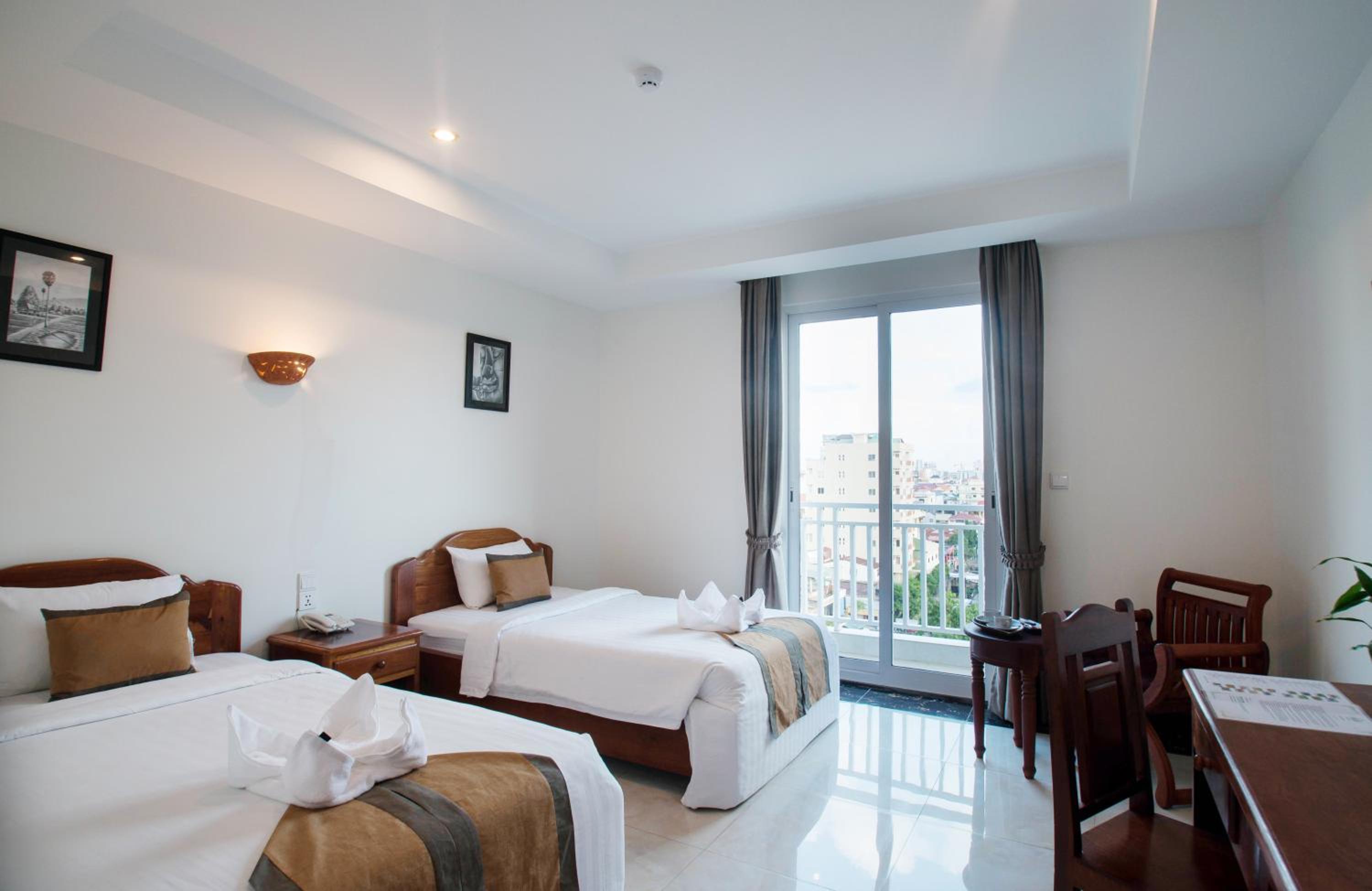 Superior Twin Room with City View photo 1