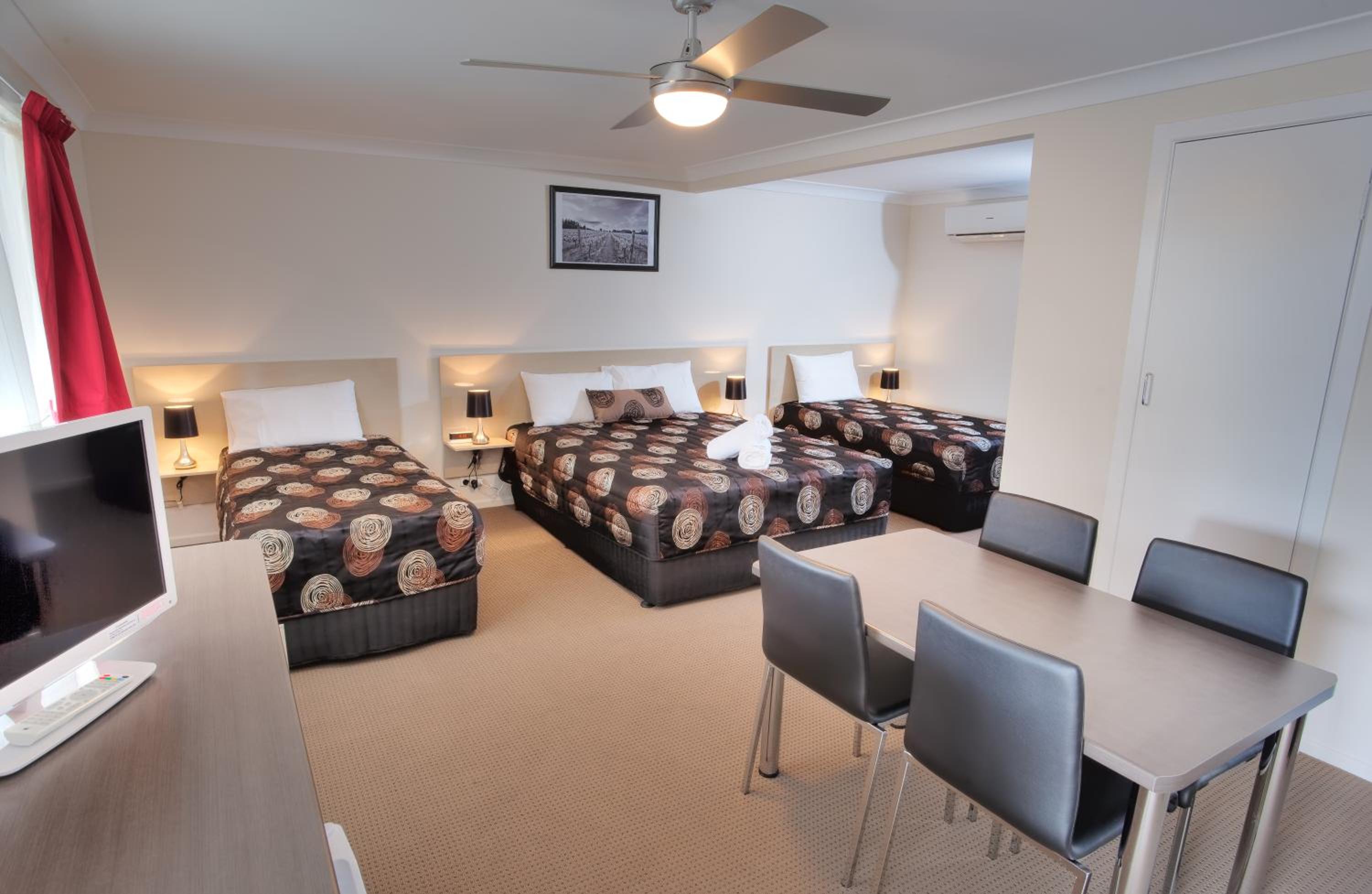 Family Room - Photo 4