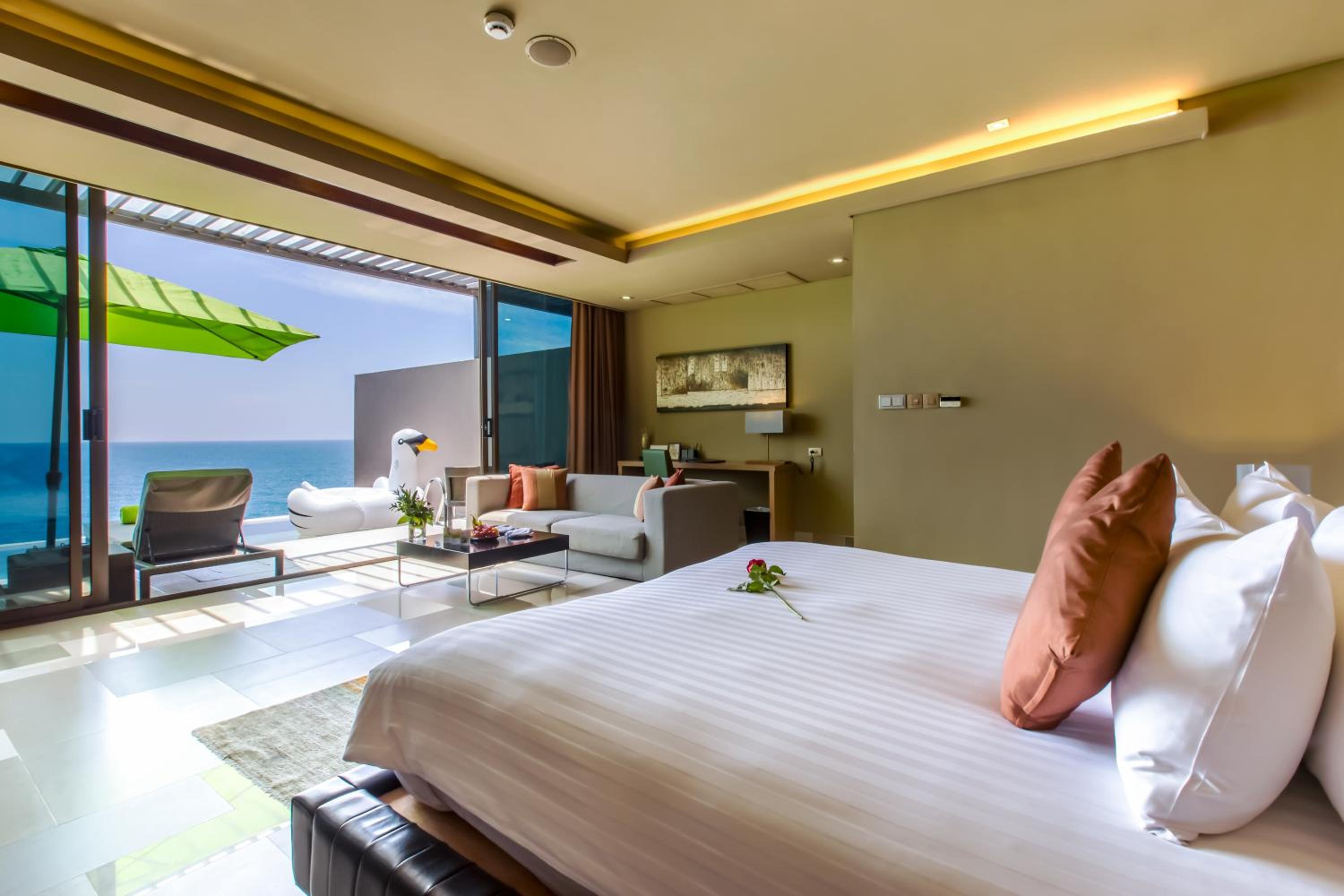 Deluxe Private Pool Suite - Photo 8