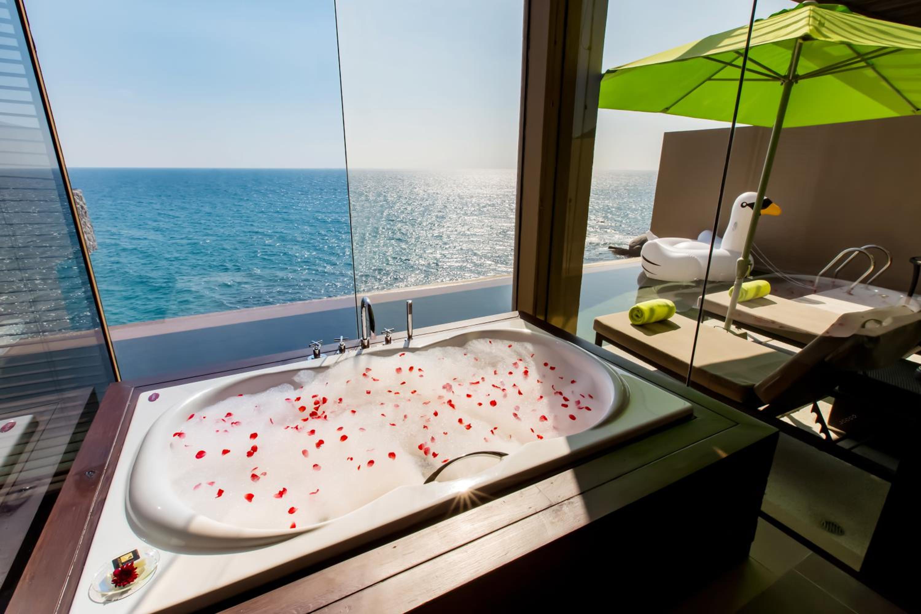 Deluxe Private Pool Suite - Photo 7