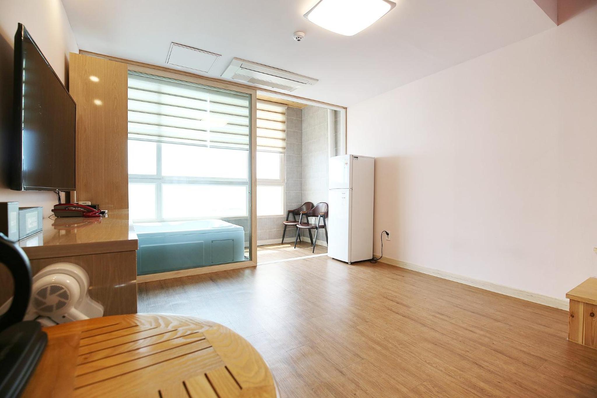 Korean-Style Duplex Ondol Room with Sea View photo 3