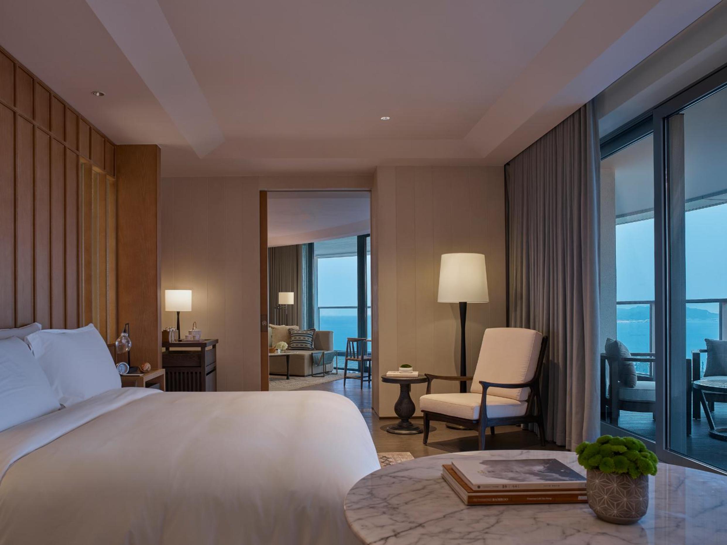 Ocean View Suite thumbnail 6