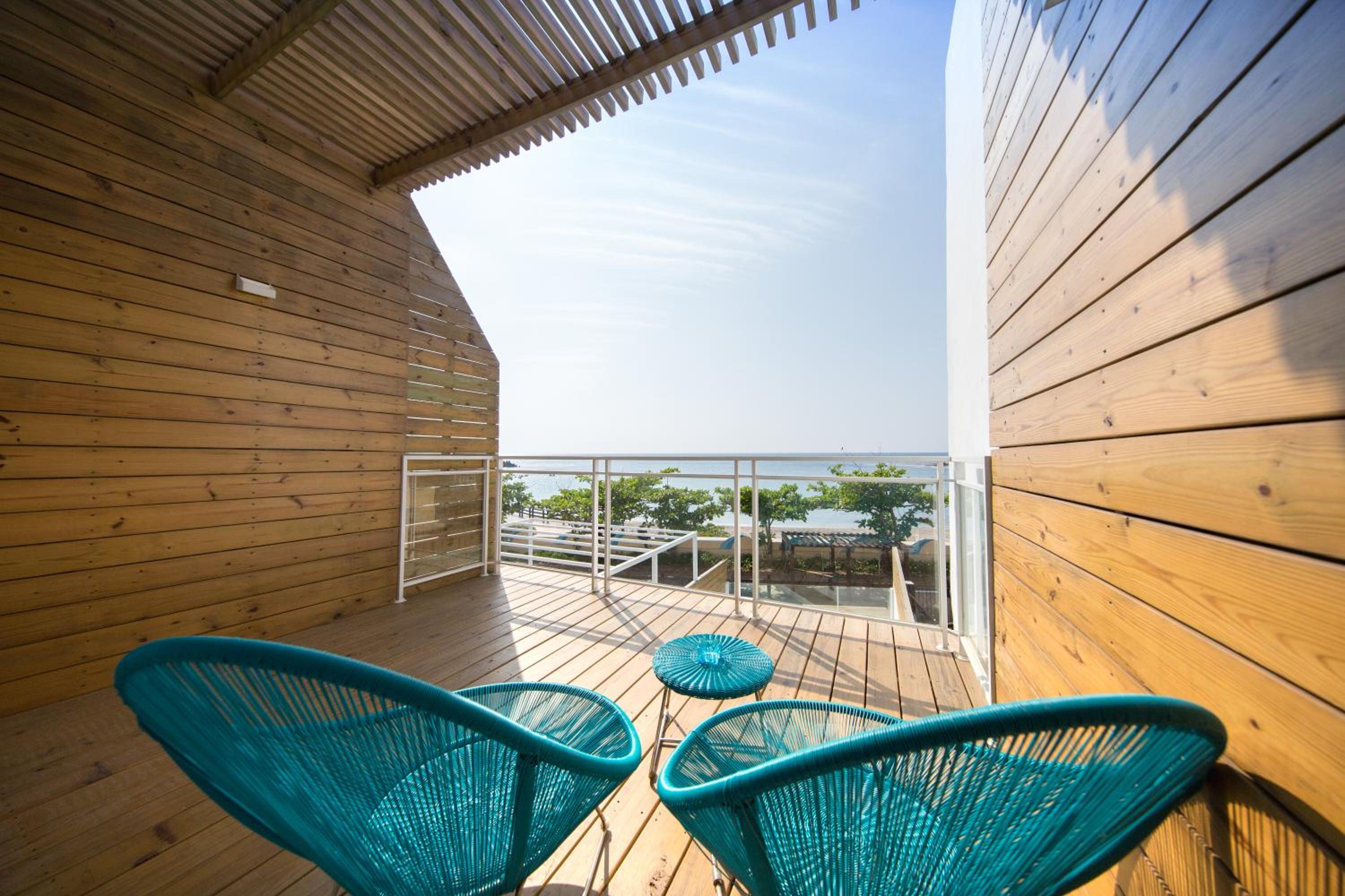 Deluxe Double Room with Balcony and Sea View photo 3