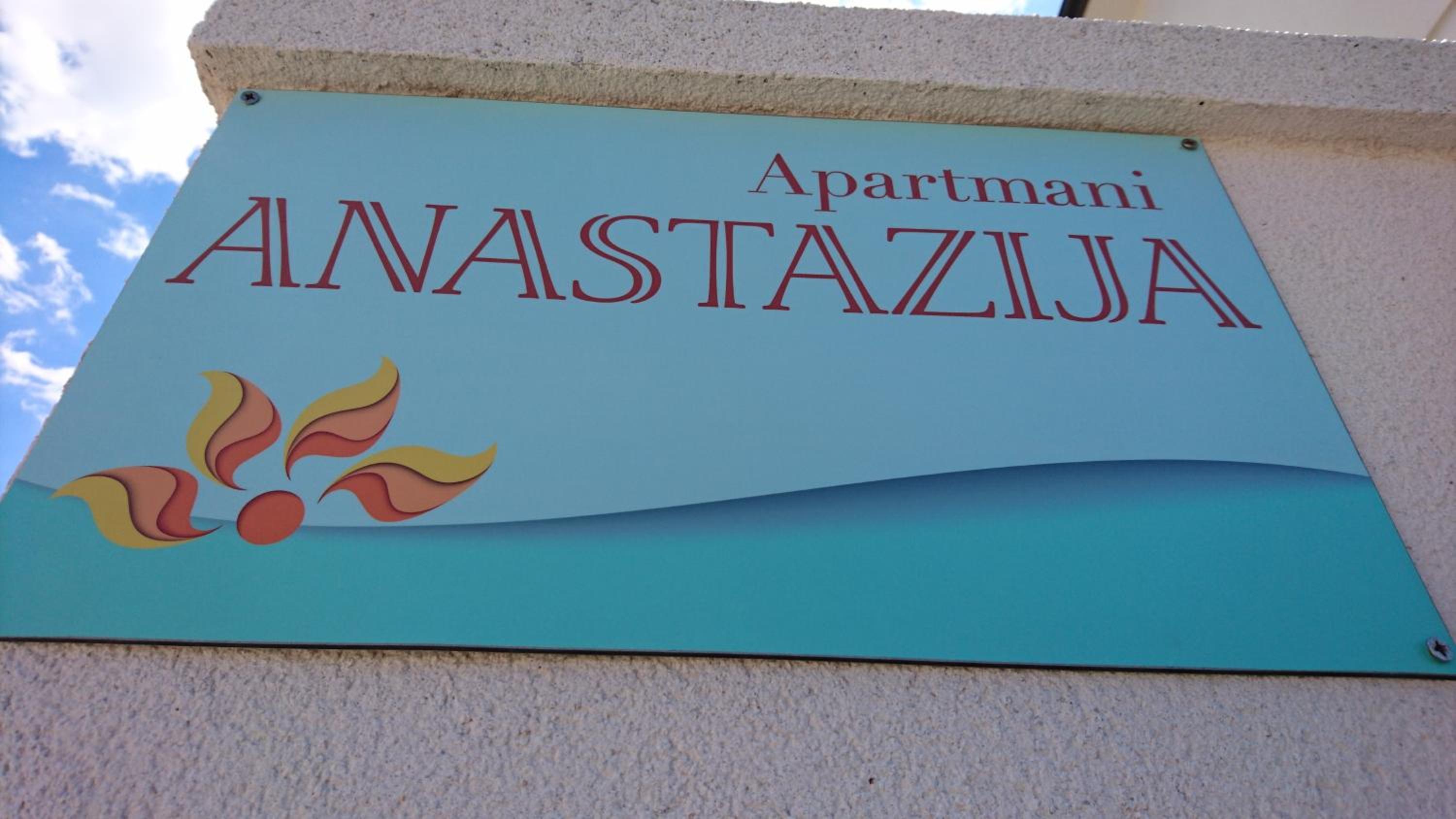Four-Bedroom Apartment with Sea View - Photo 12