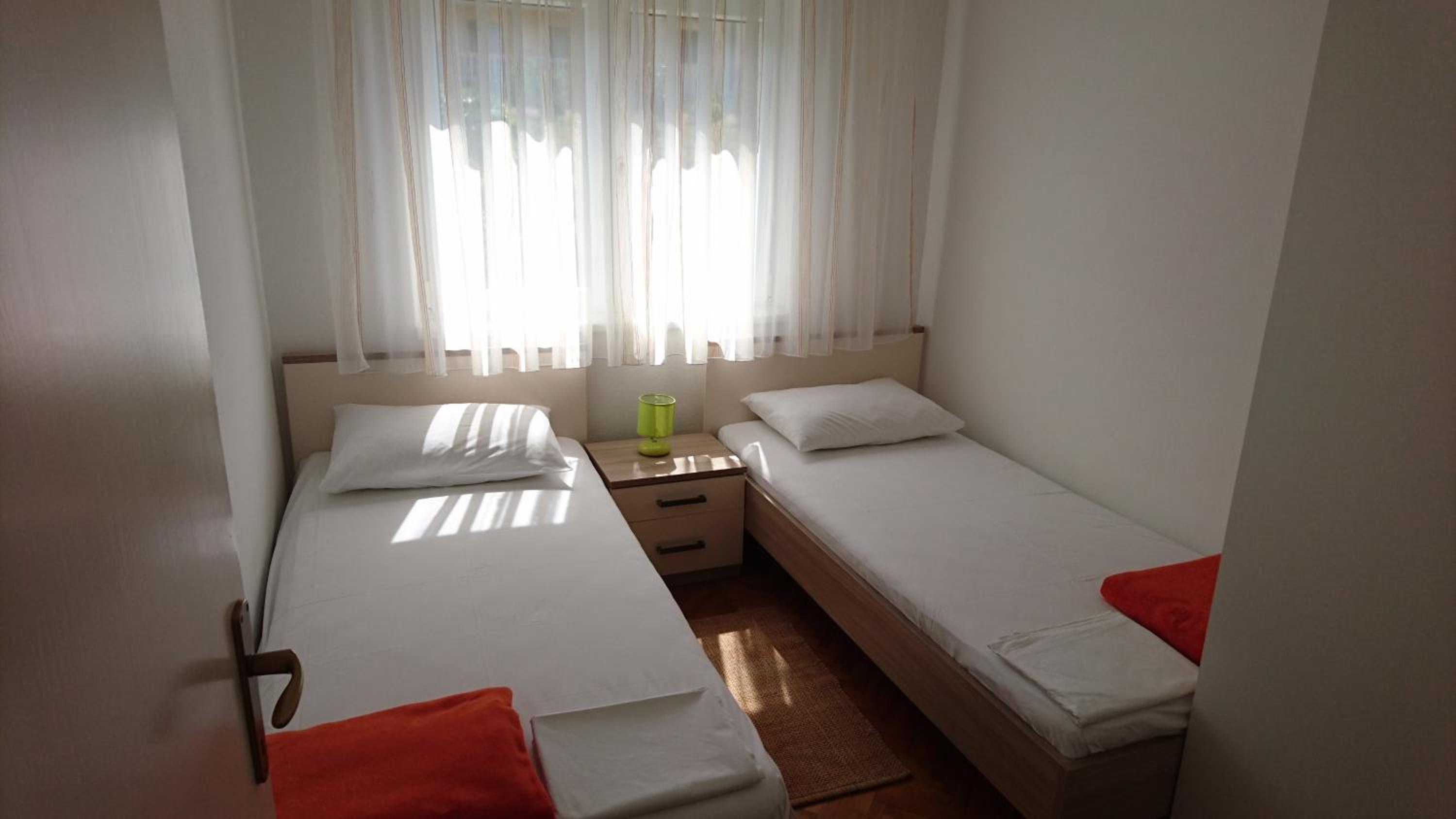 Four-Bedroom Apartment with Sea View - Photo 1