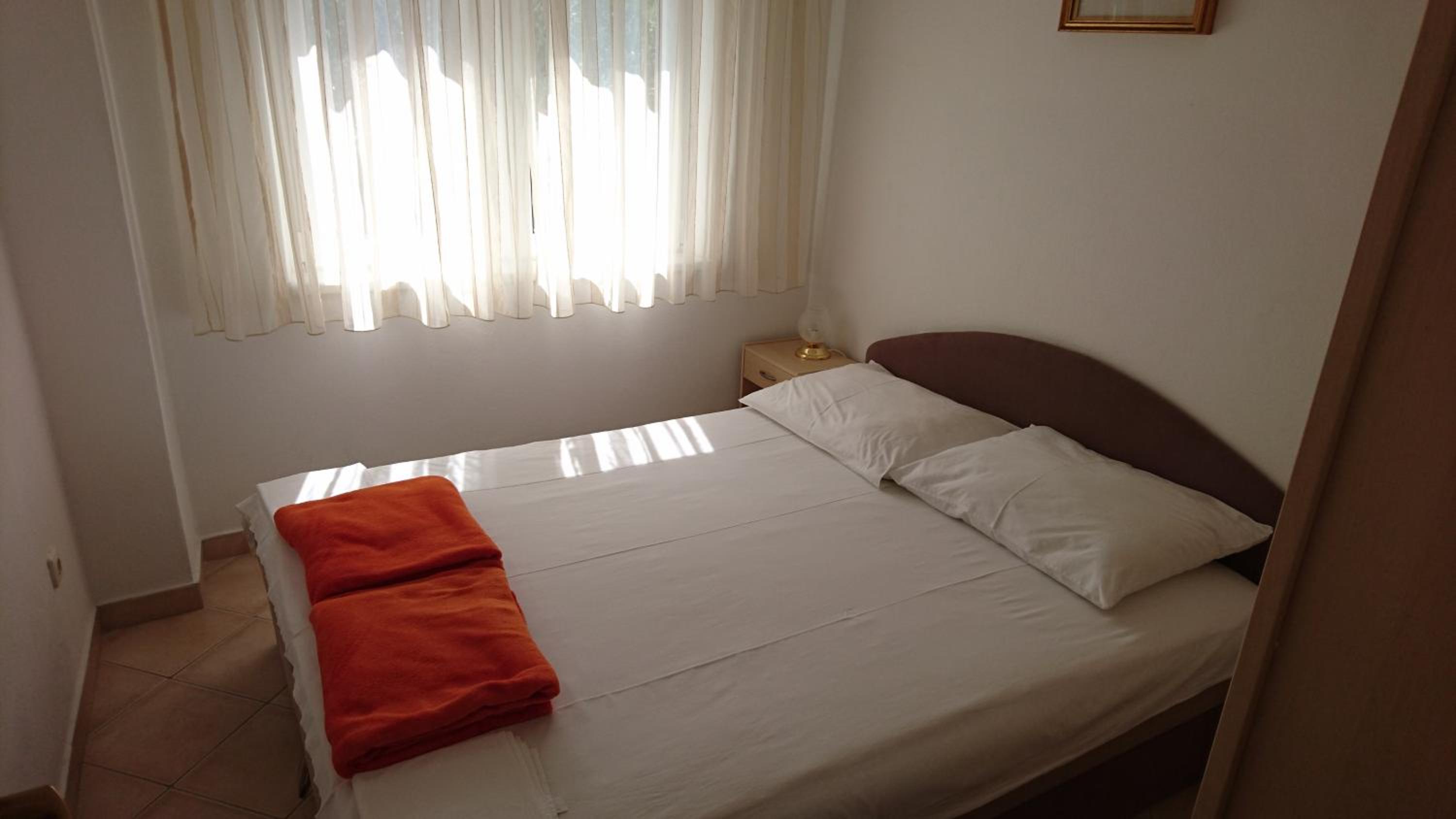 Four-Bedroom Apartment with Sea View - Photo 5