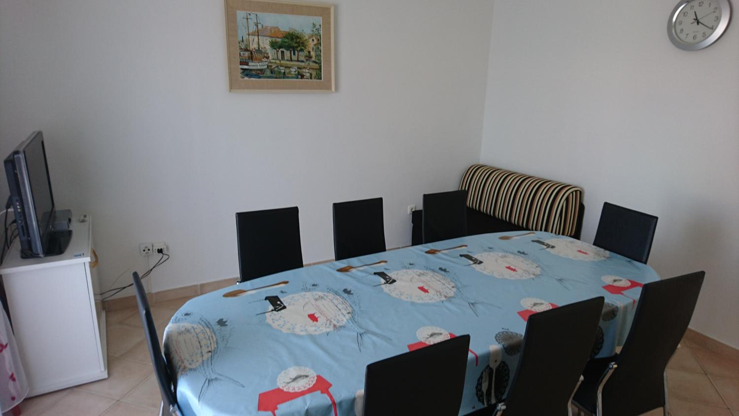 Four-Bedroom Apartment with Sea View - Photo 7