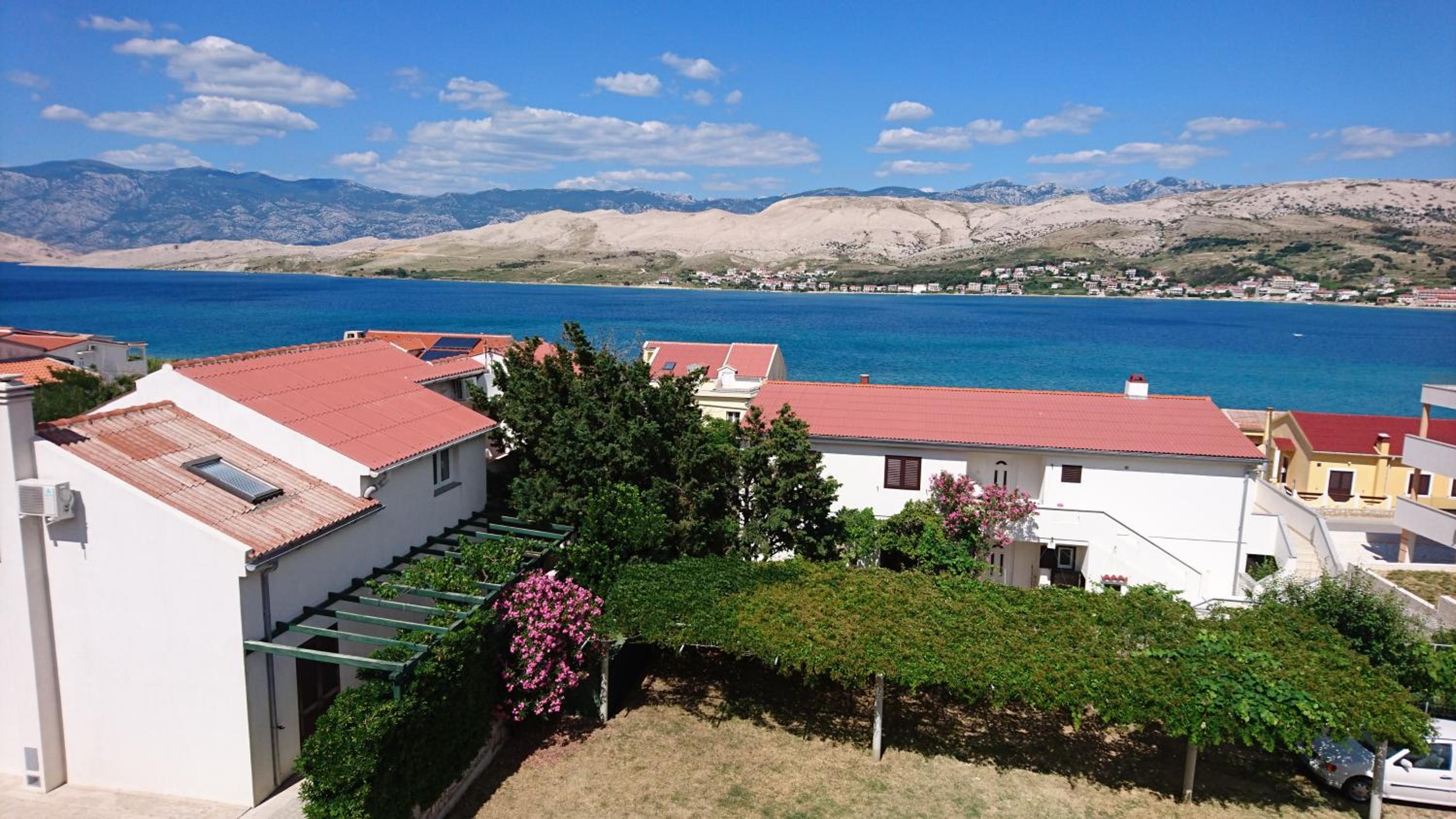 Four-Bedroom Apartment with Sea View - Photo 3