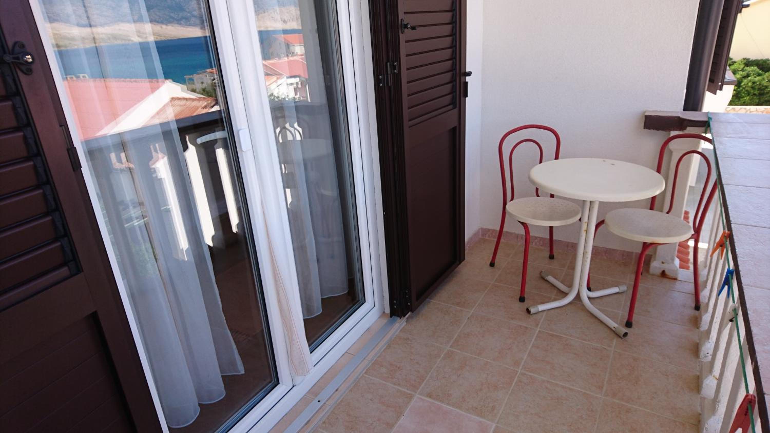 Four-Bedroom Apartment with Sea View - Photo 4