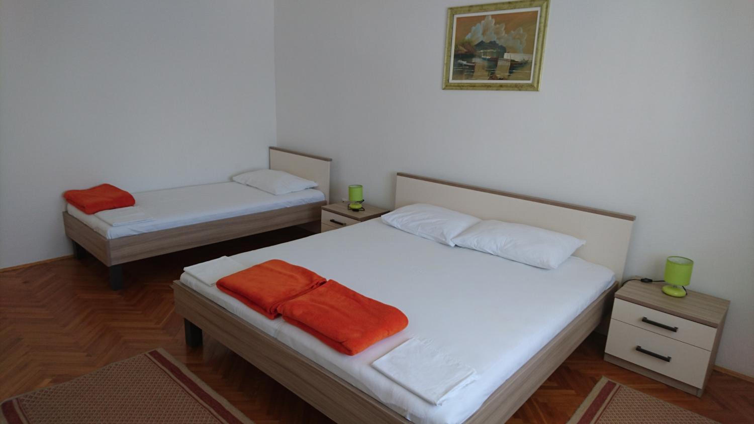 Four-Bedroom Apartment with Sea View - Photo 11