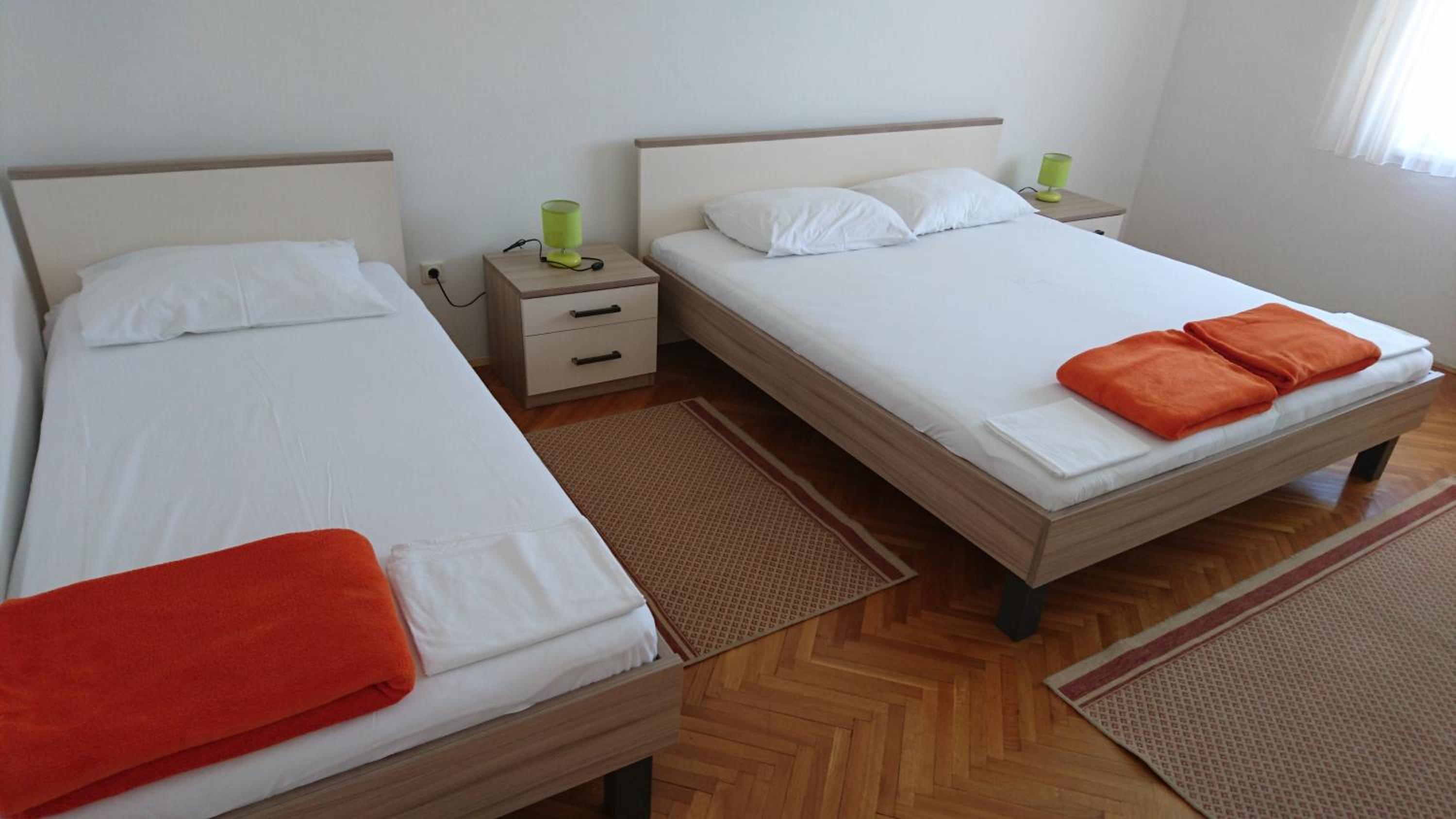 Four-Bedroom Apartment with Sea View - Photo 18