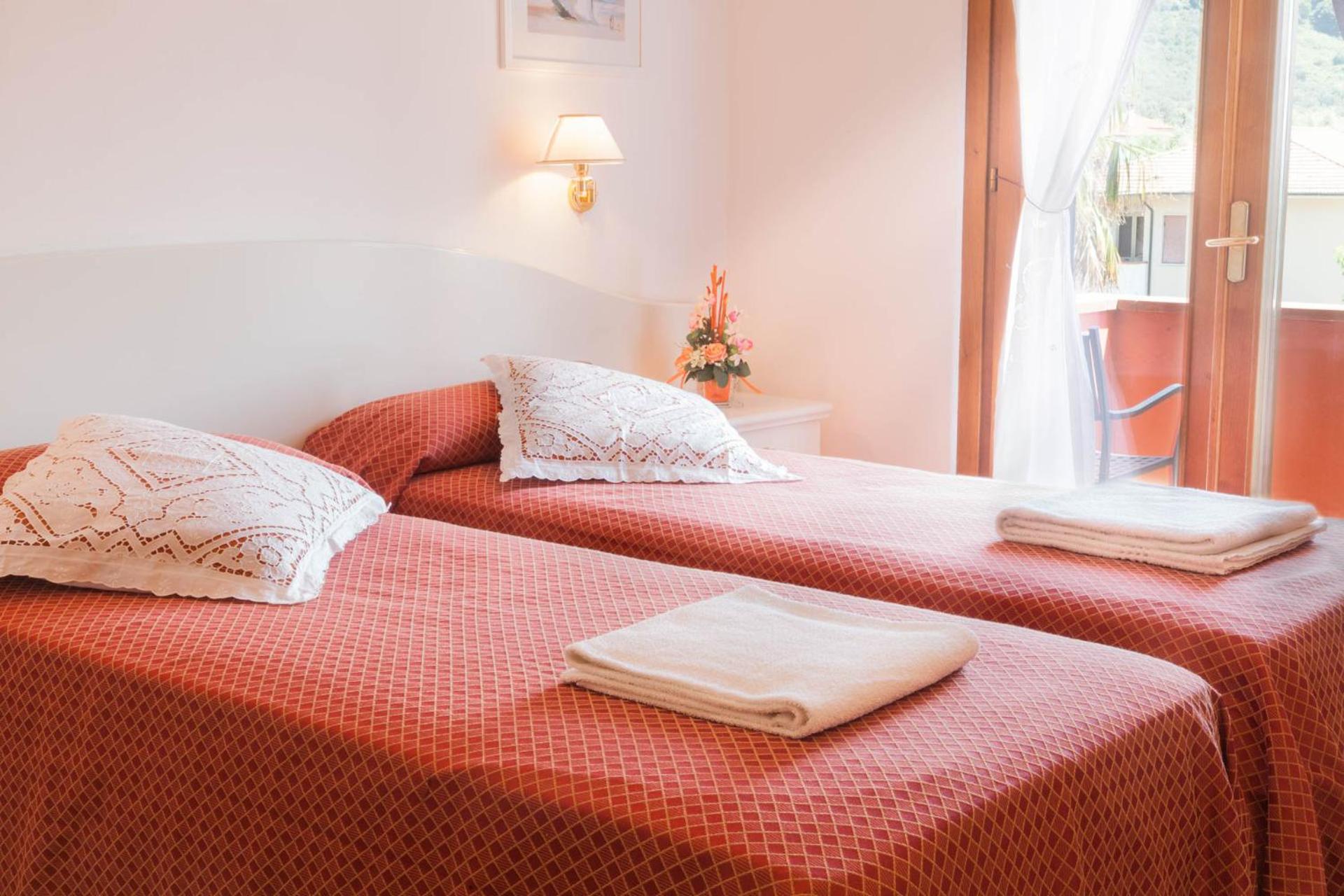 Twin Room - Photo 1