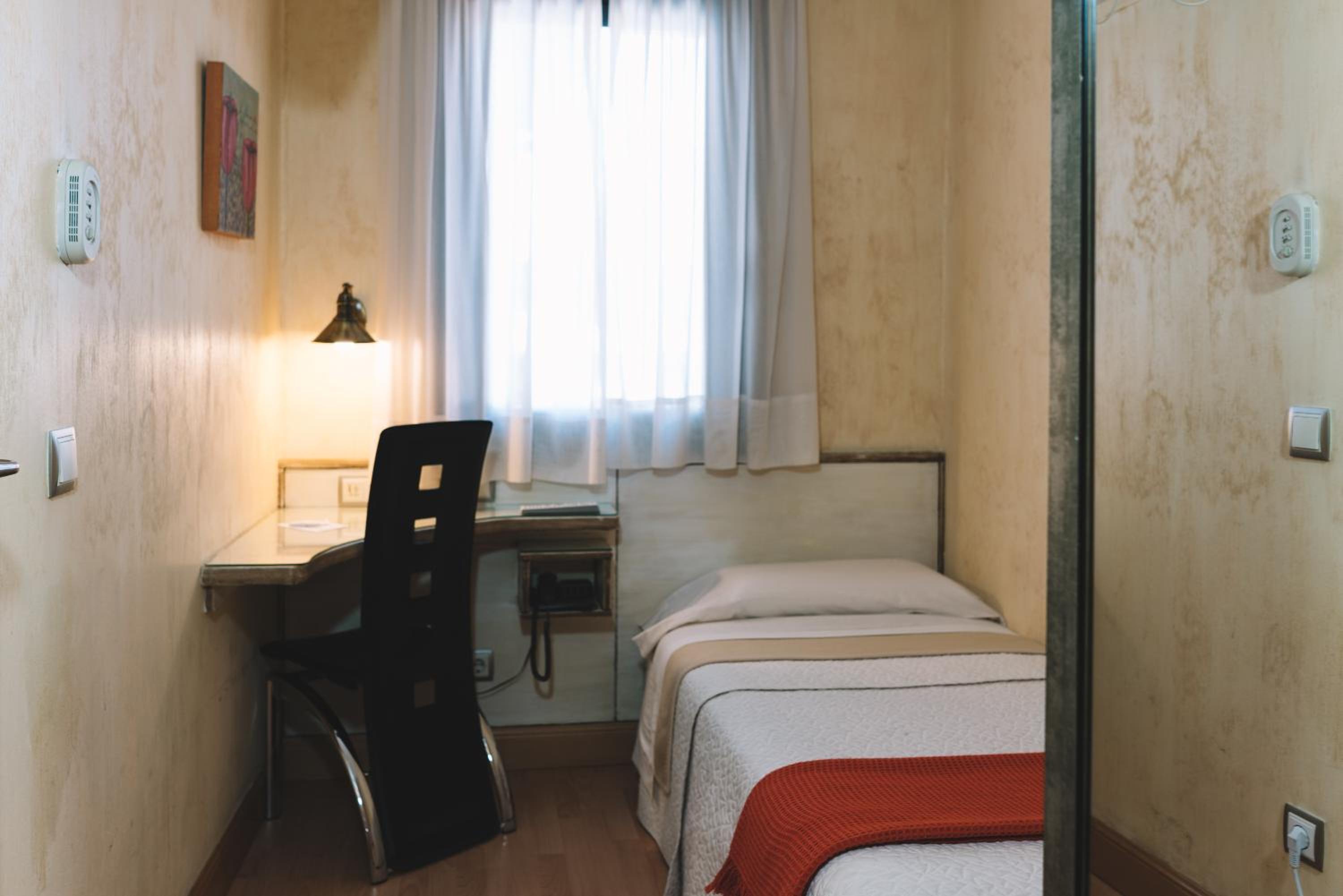 Single Room photo 2