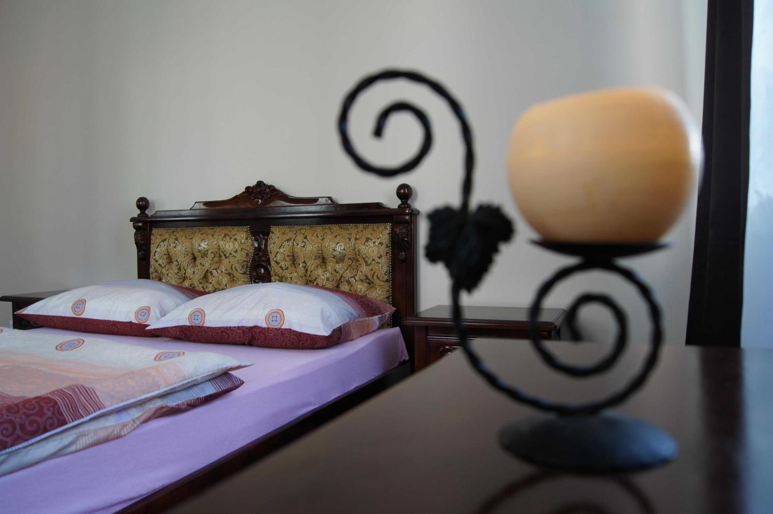 Small Double Room - Photo 6