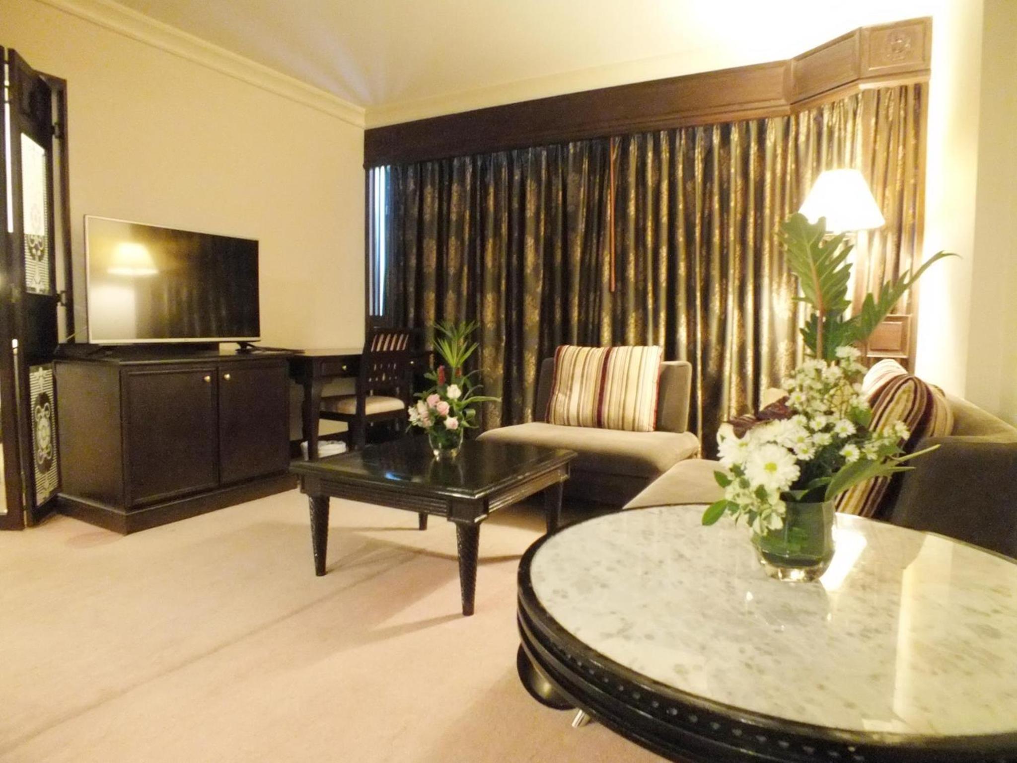 Executive Suite - Photo 6