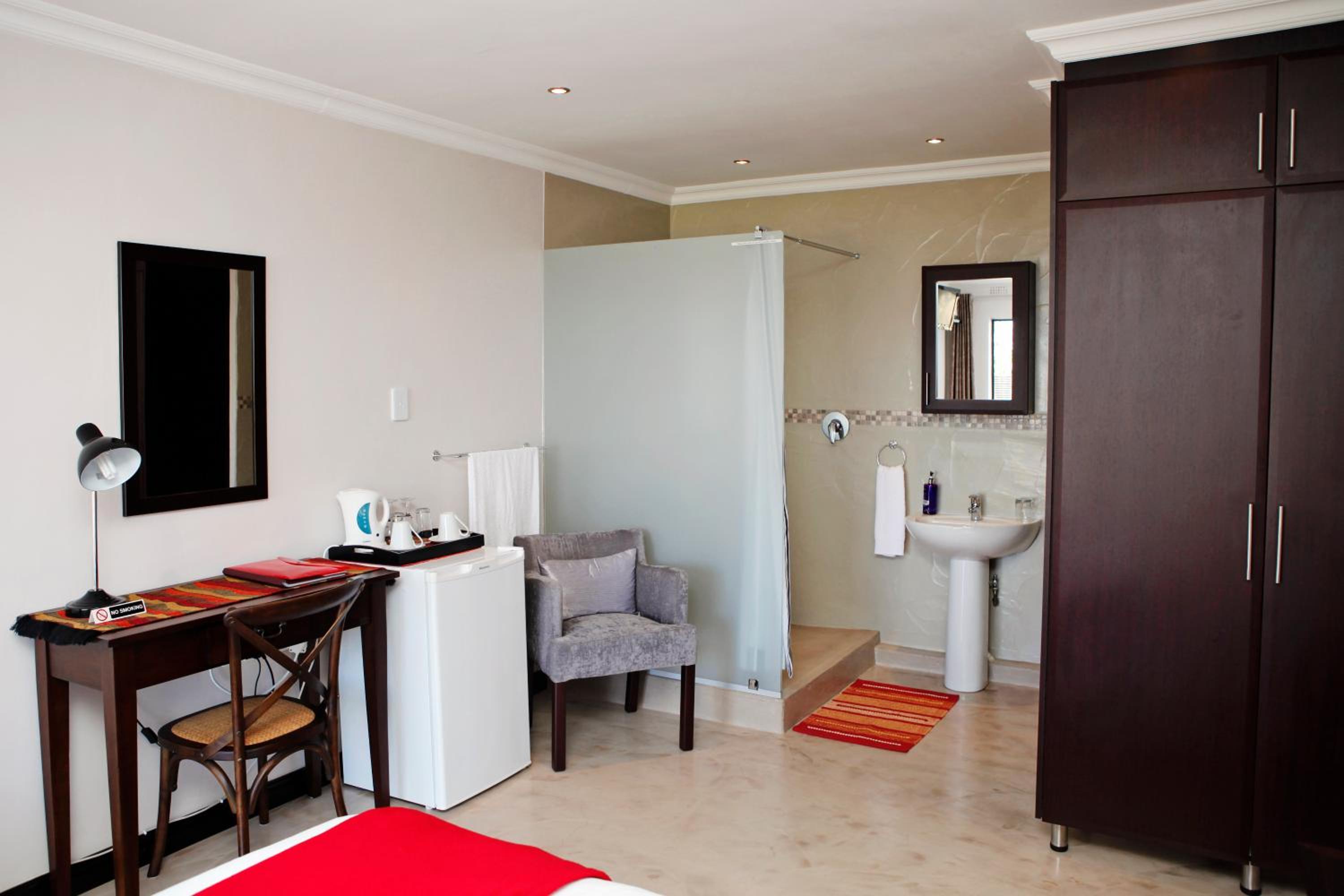Deluxe Queen Room photo 2