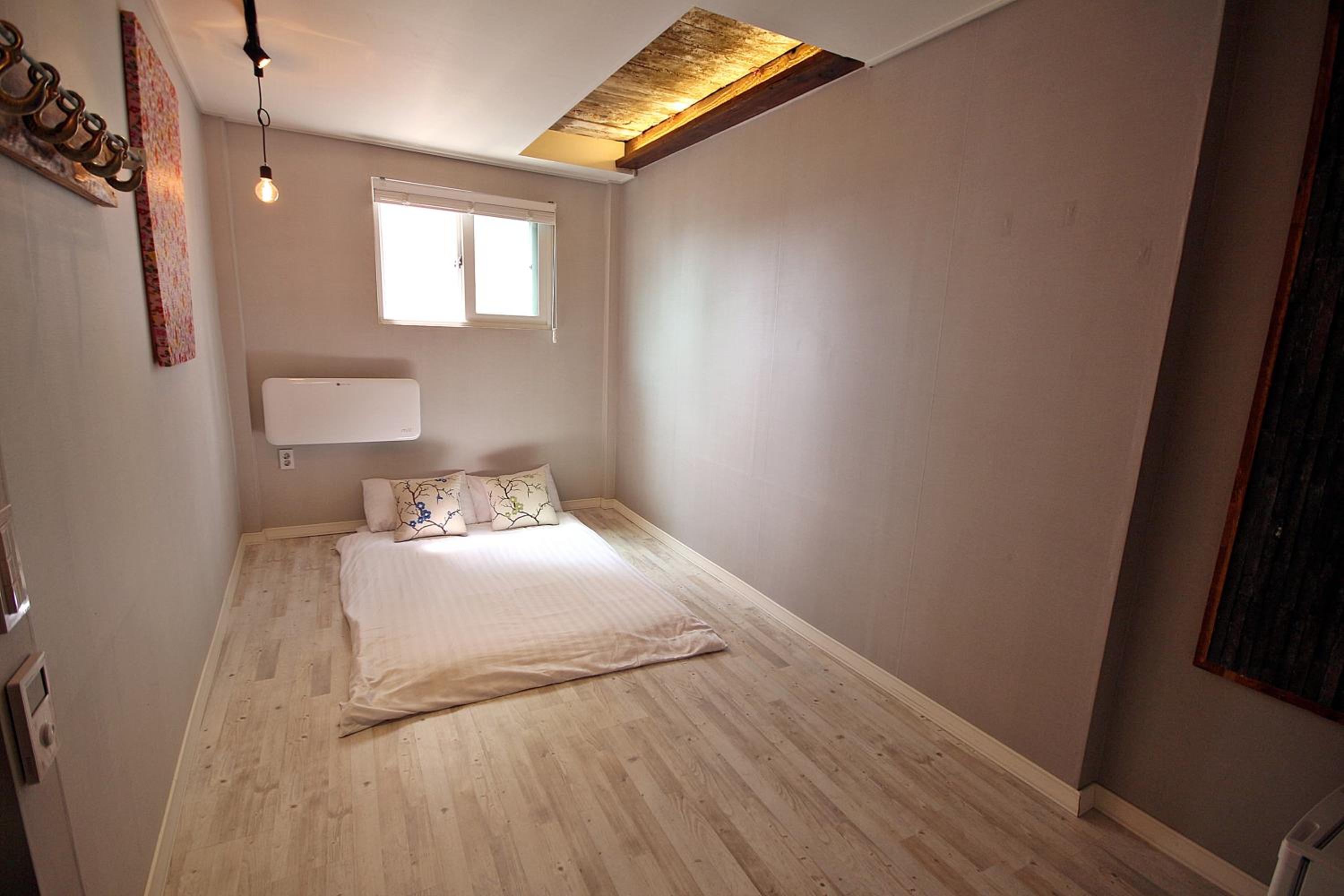 Family Room - Photo 2