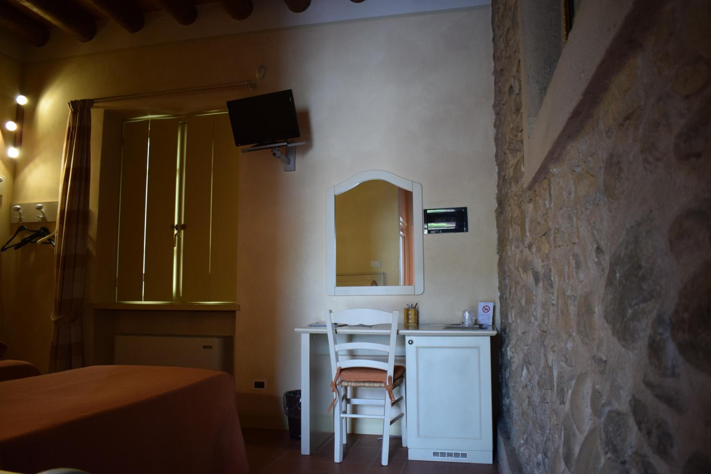 Twin Room - Disability Access photo 3