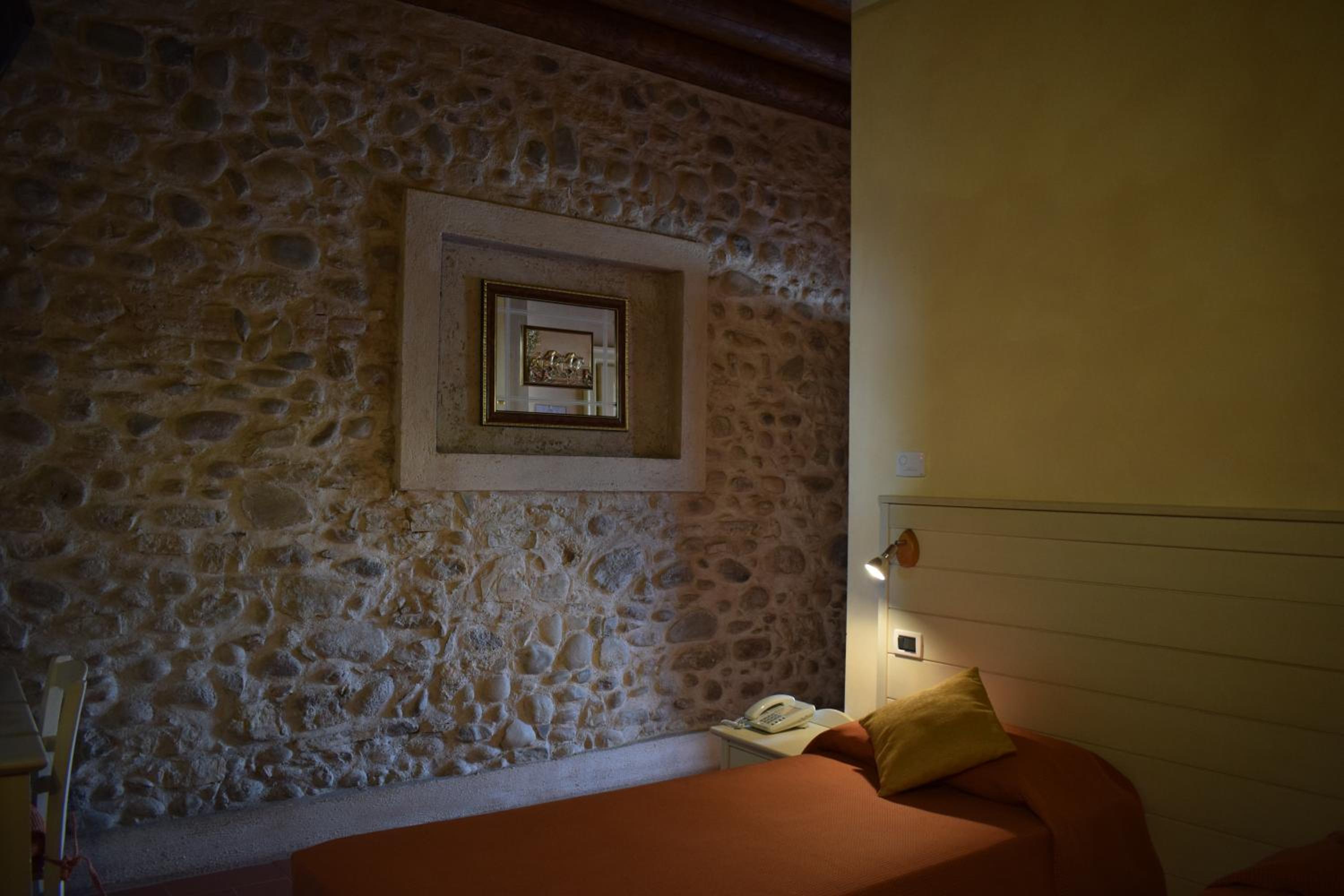 Twin Room - Disability Access photo 1