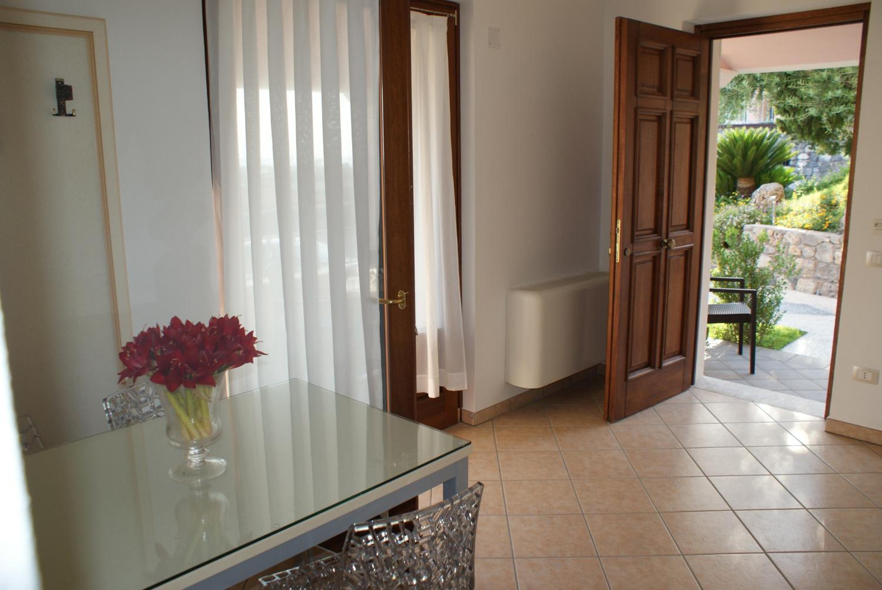 Suite with Terrace (4 Adults) - Photo 10