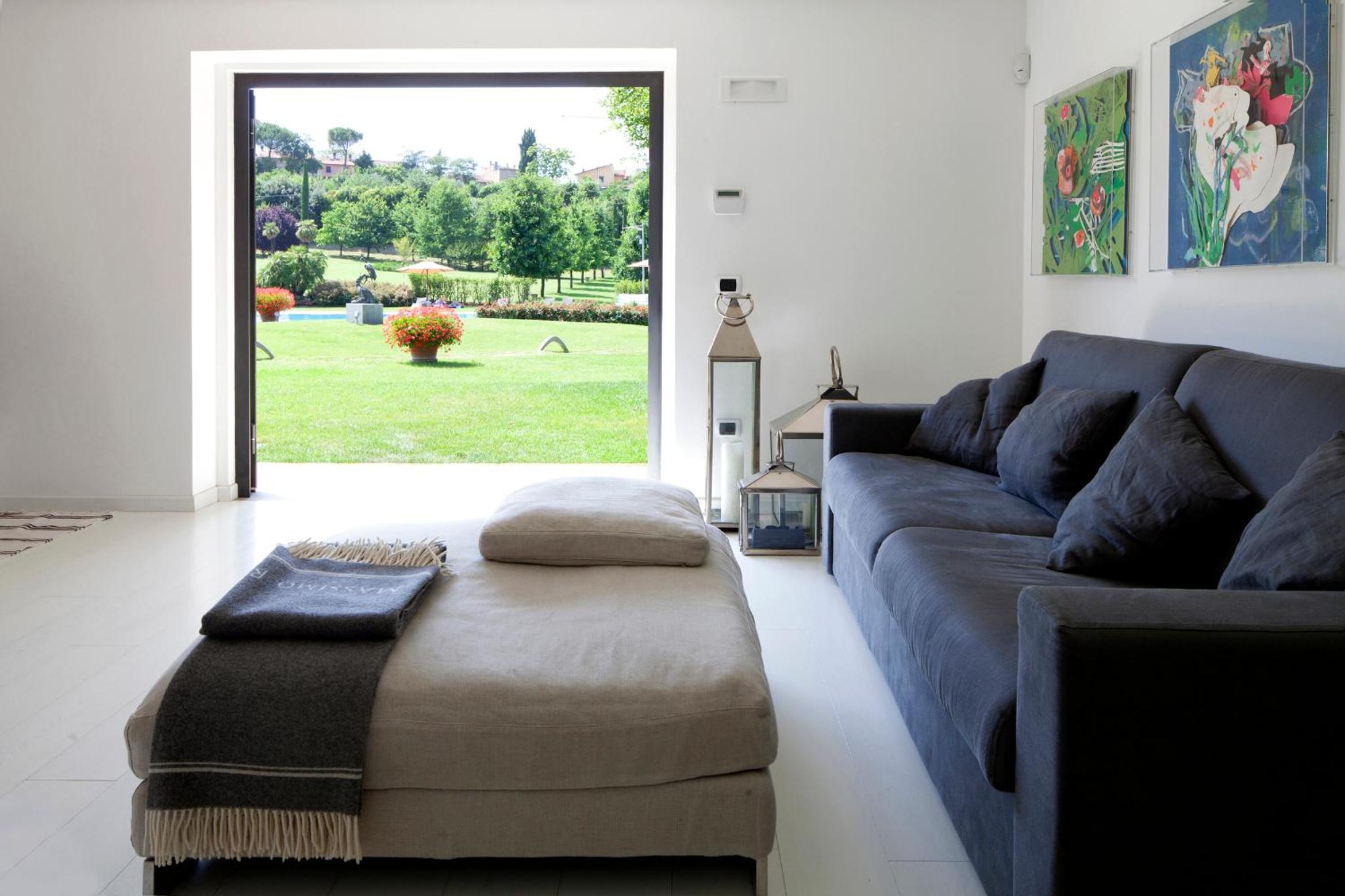 One-Bedroom Apartment with Pool View