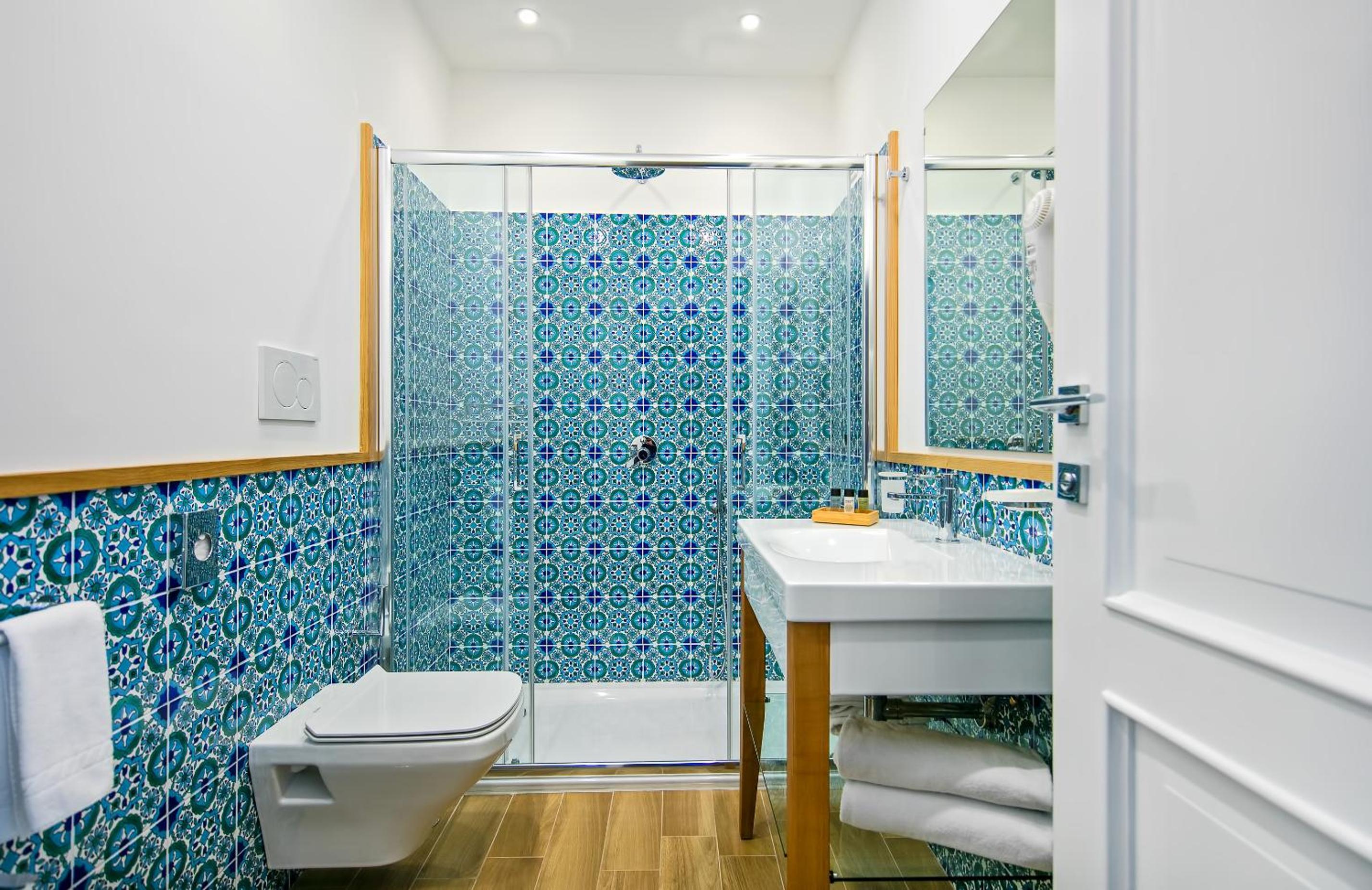 Classic Double or Twin Room - Photo 10